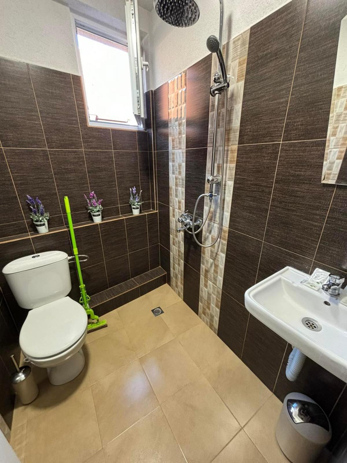 Deluxe Double Room with Extra Bed photo 3