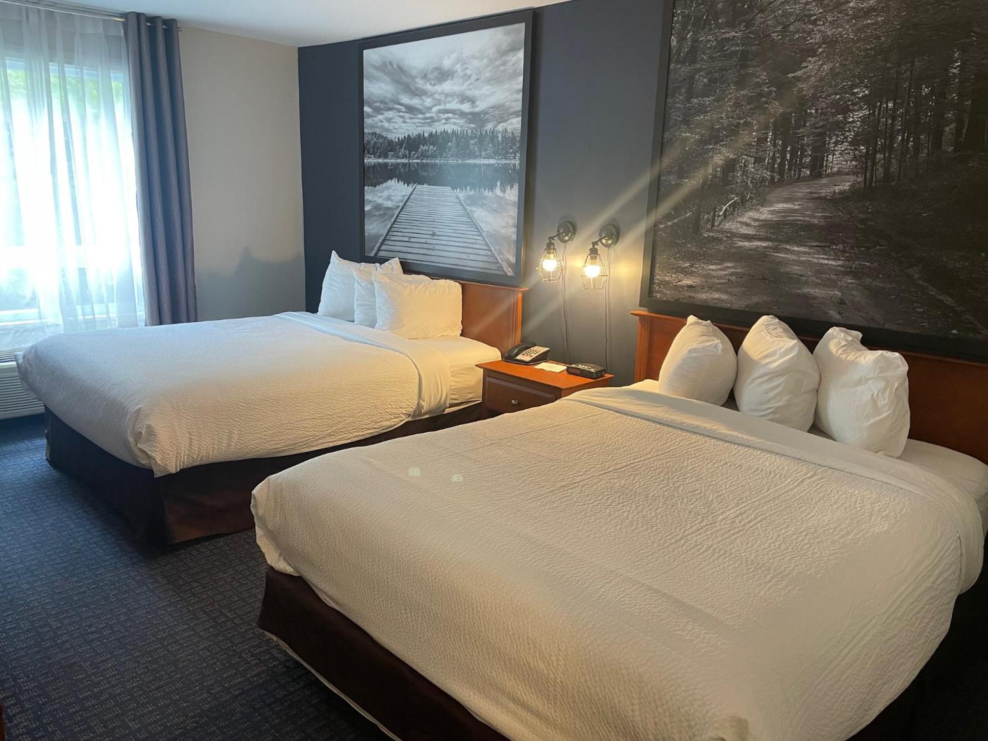 Queen Room with Two Queen Beds - Non-Smoking - Photo 3