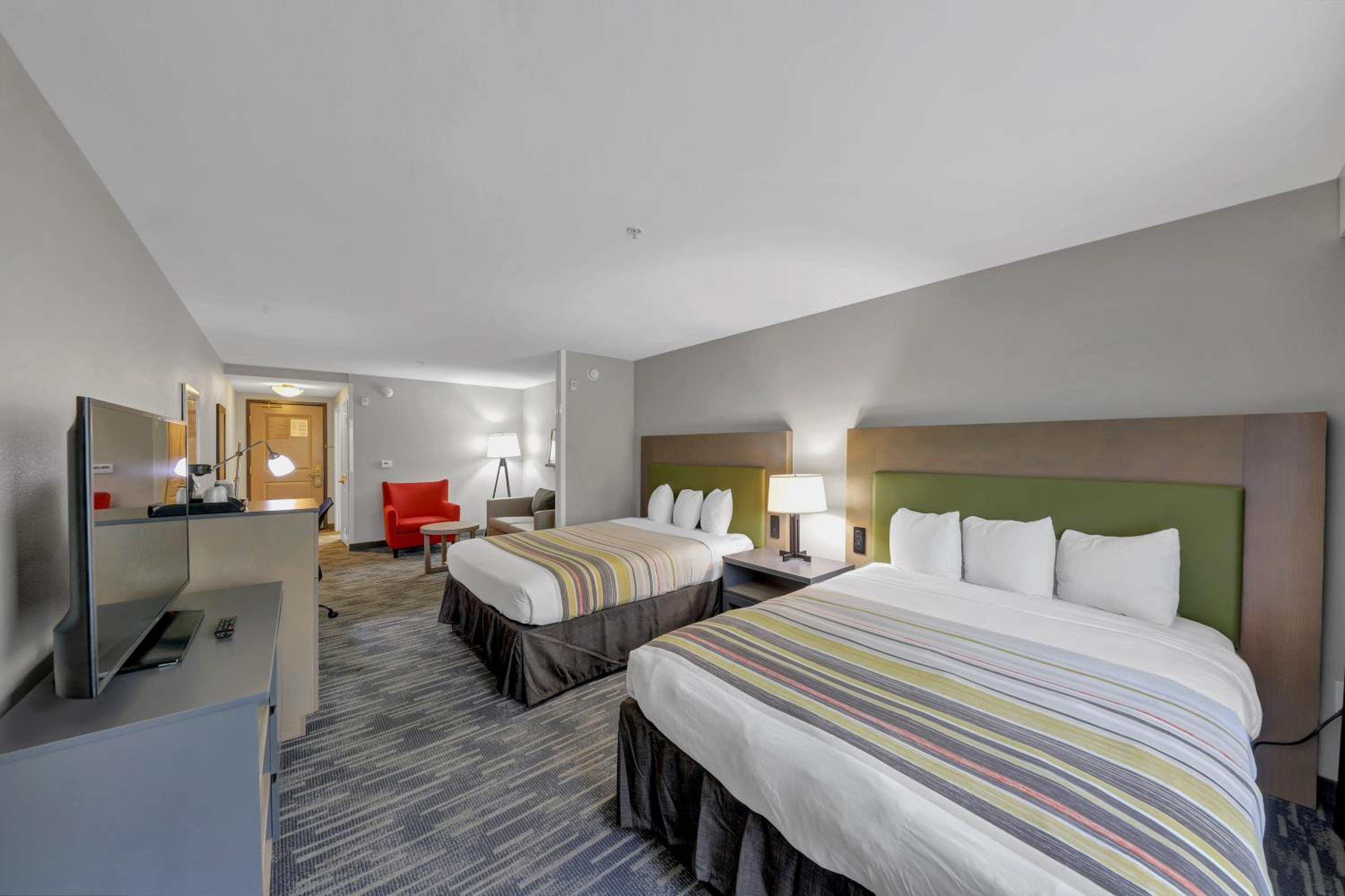 Studio Suite with Two Queen Beds and Sofa Bed - Non-Smoking - Photo 2