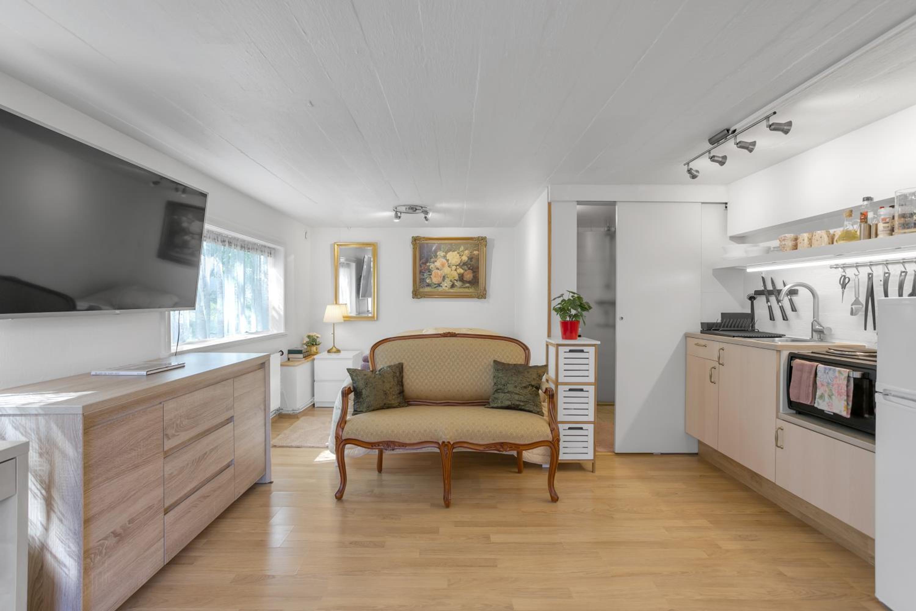 One-Bedroom Apartment
