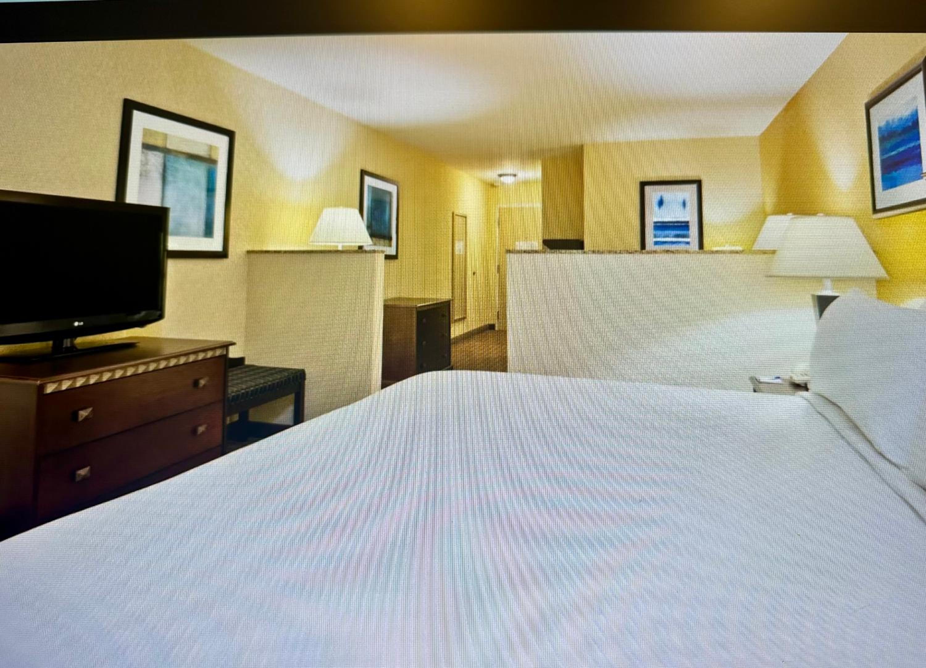 Queen Suite with Two Queen Beds and Sofa Bed - Photo 4