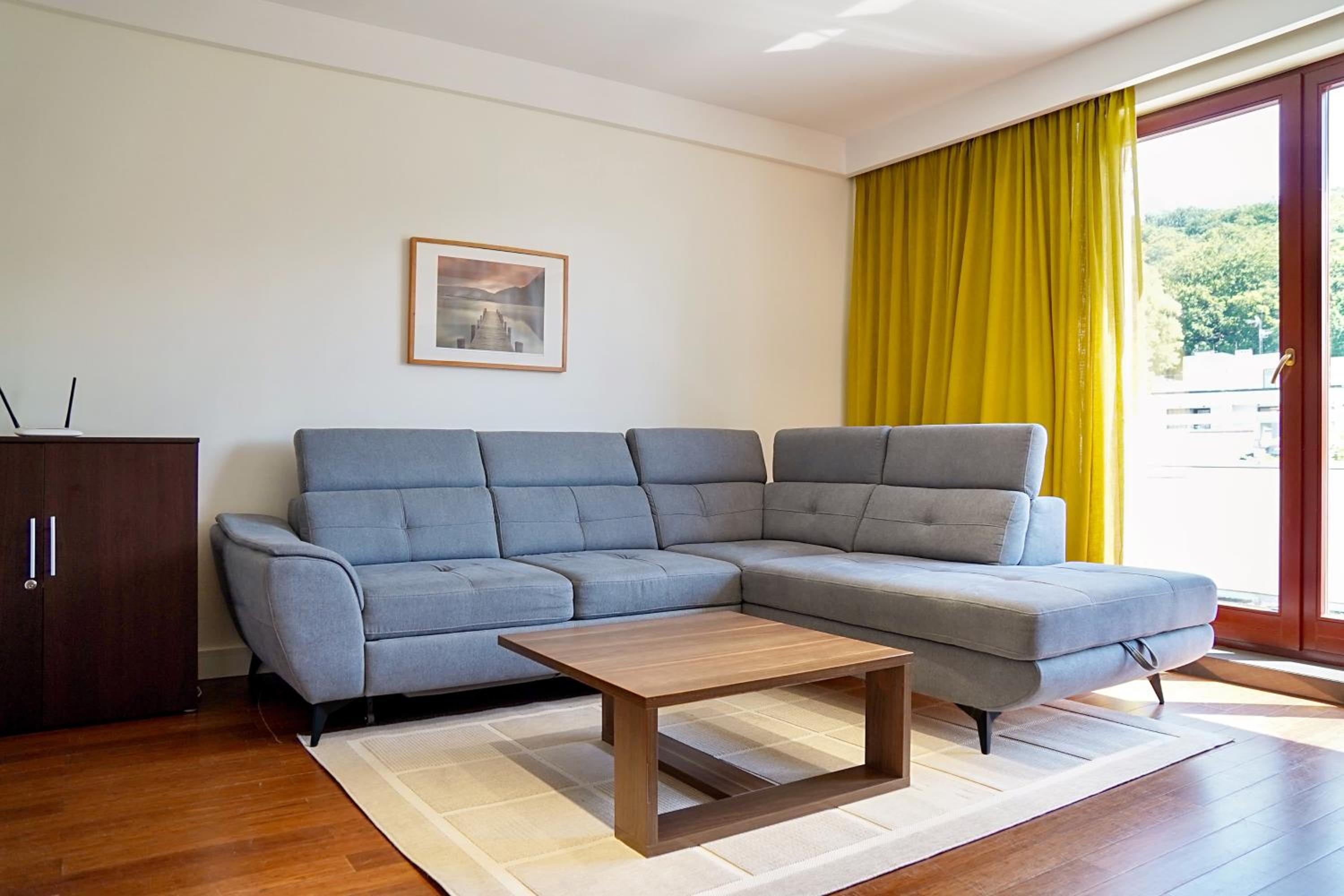 One-Bedroom Apartment photo 1