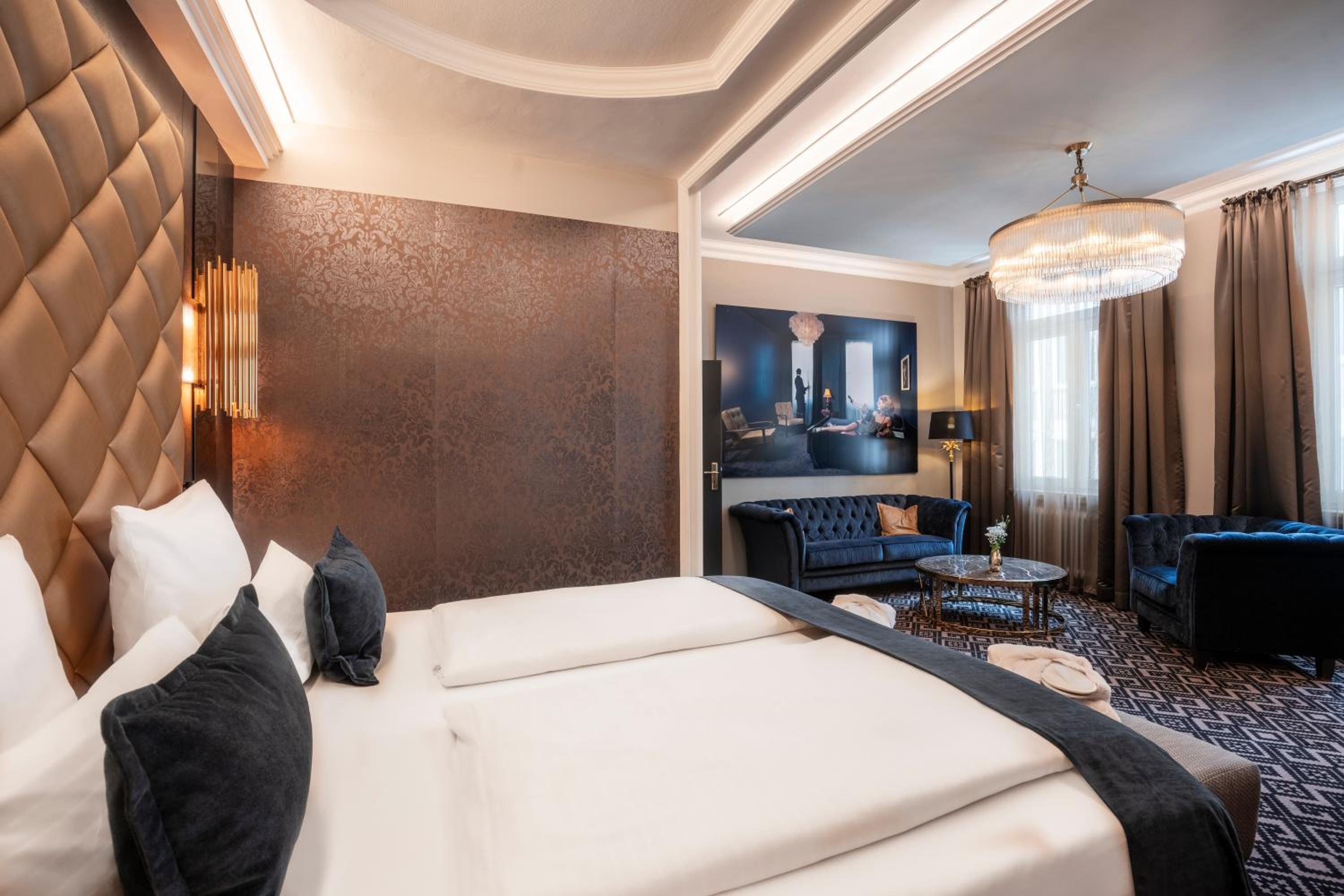 Deluxe Junior Suite photo 2