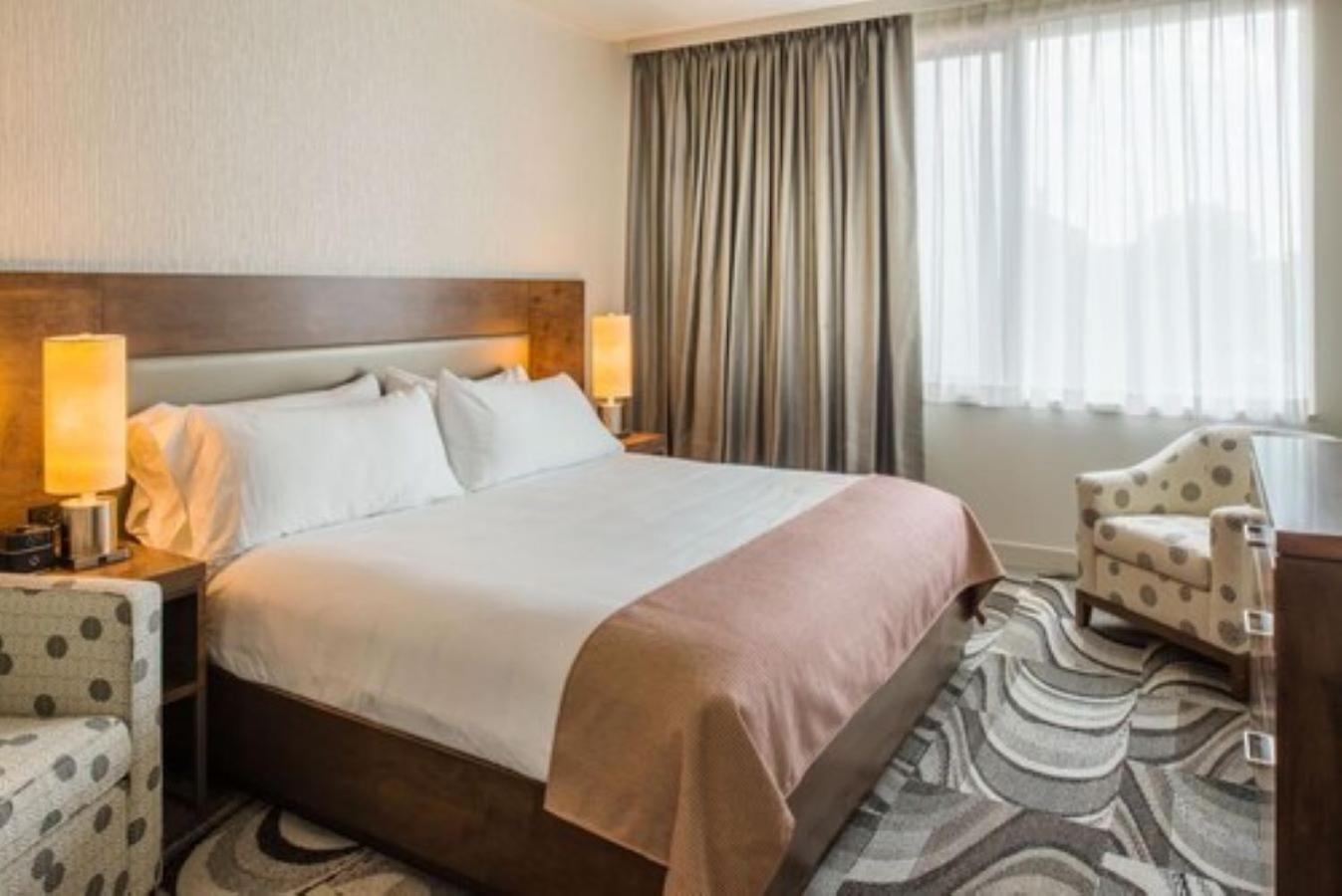 Standard King Room photo 1