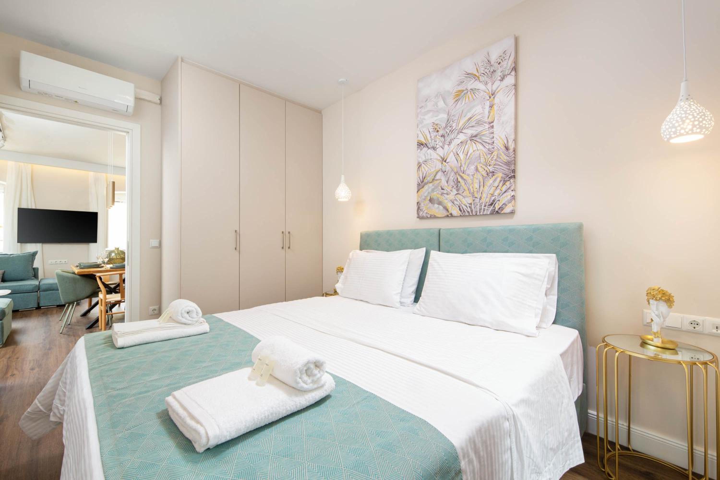 Two-Bedroom Deluxe Apartment photo 2