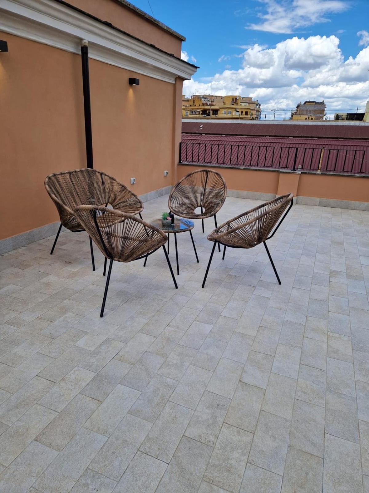 Deluxe Apartment photo 3