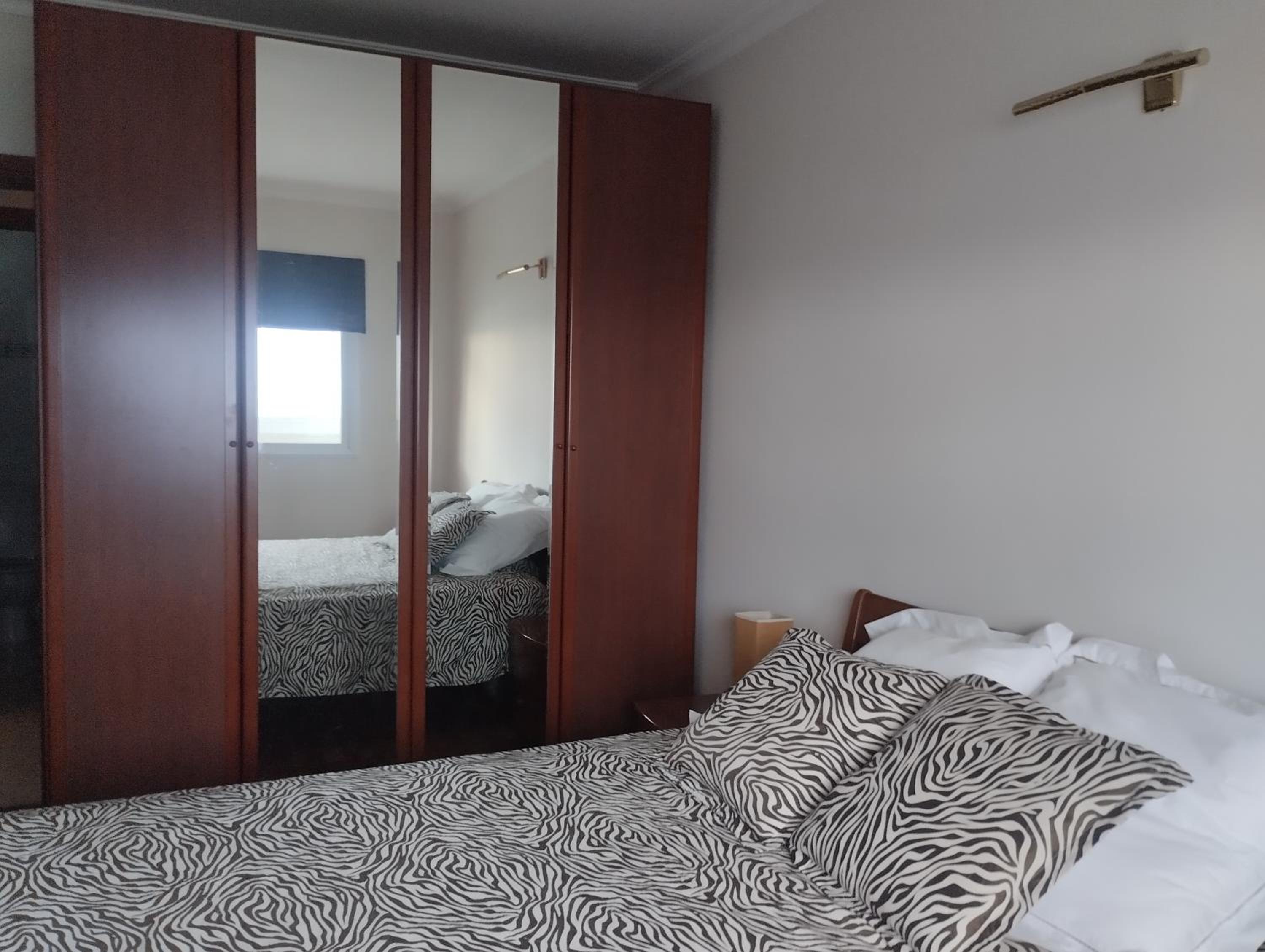 Apartamento de Tres Habitaciones - Frente al Mar