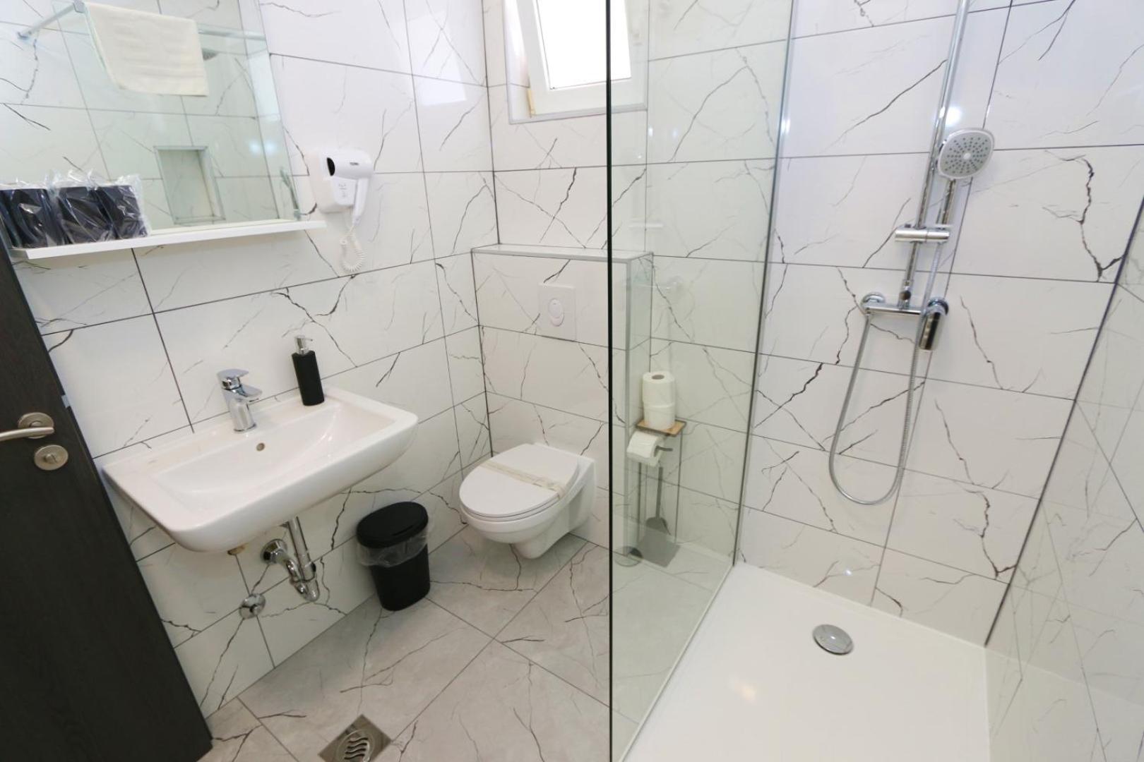 Triple Room - Photo 51