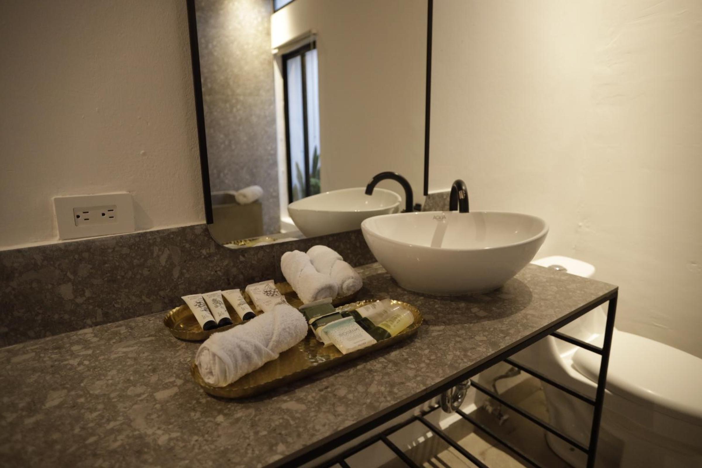 Deluxe Double Room With Bath photo 3