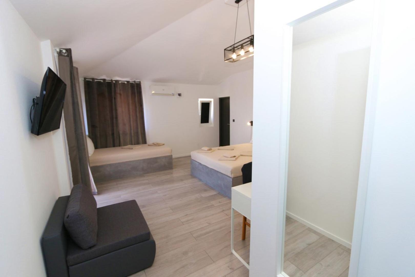 Triple Room - Photo 15