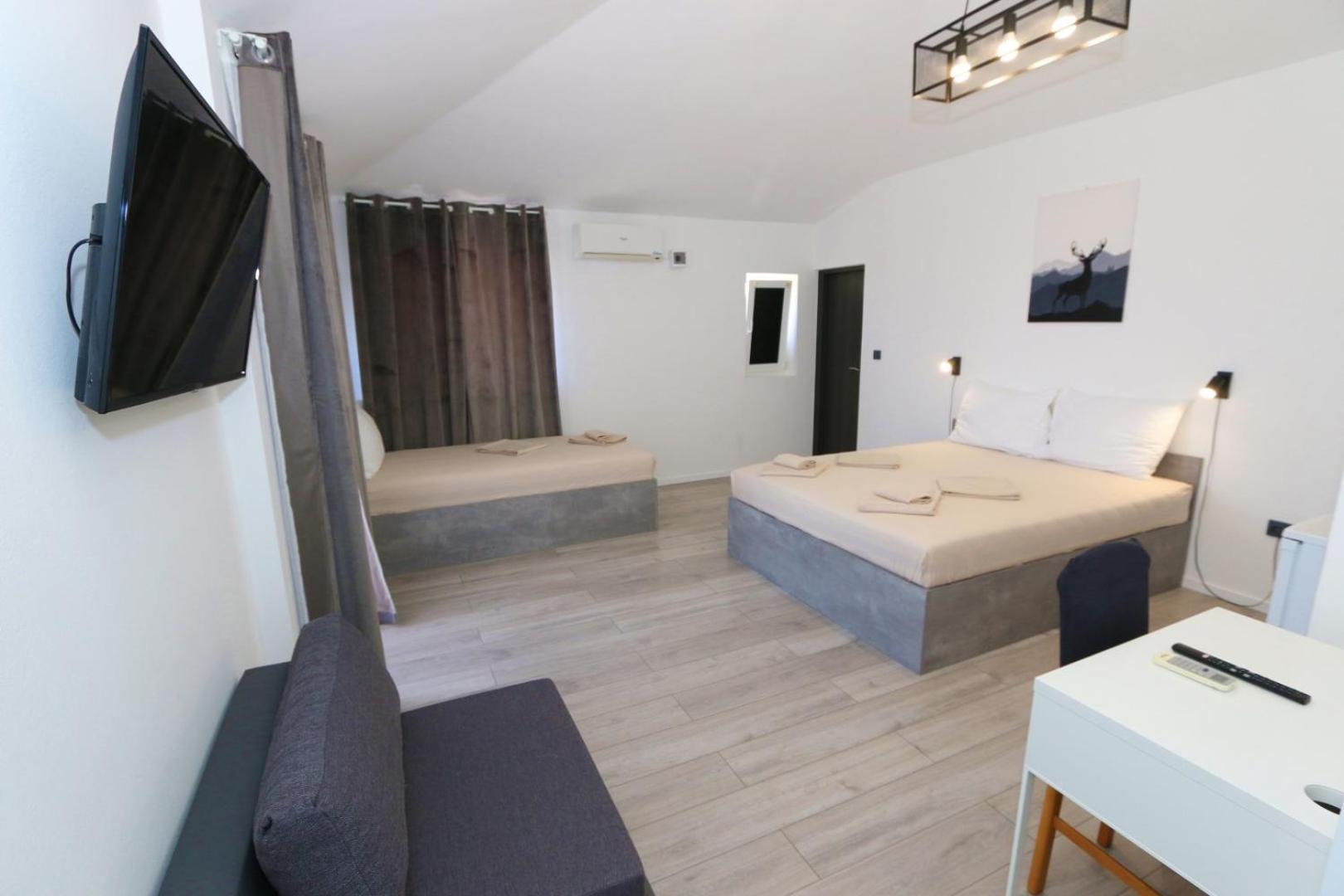 Triple Room - Photo 13