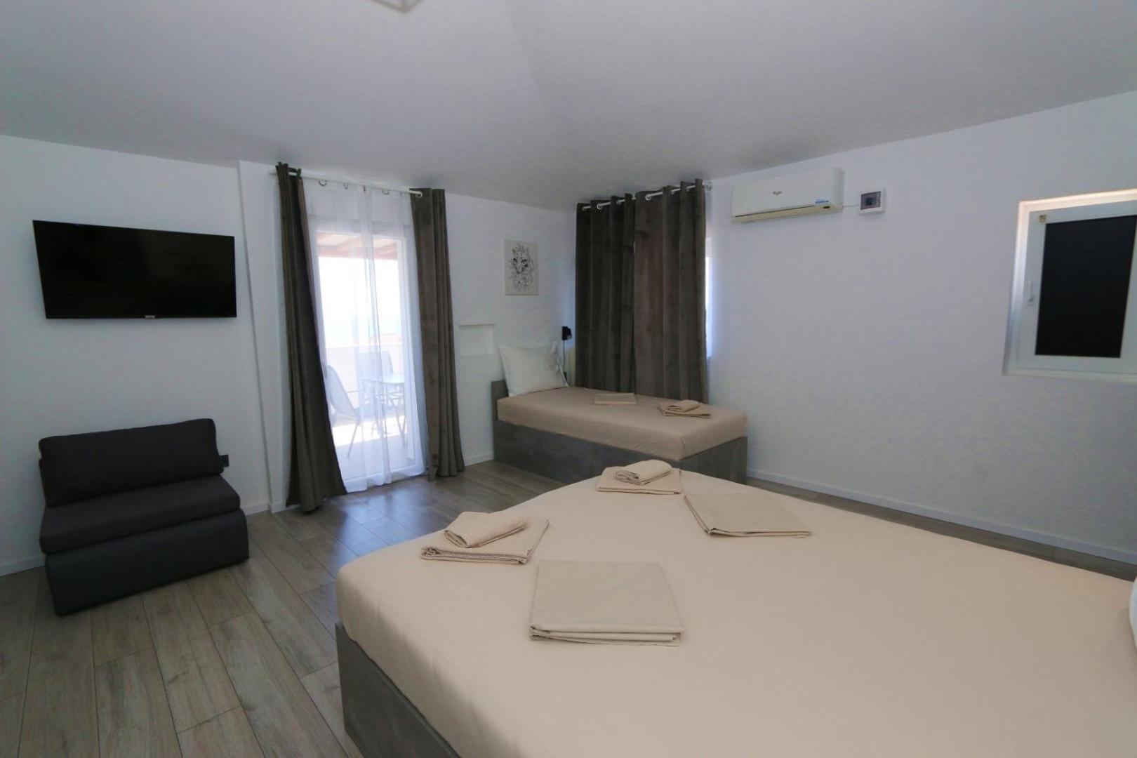 Triple Room - Photo 11