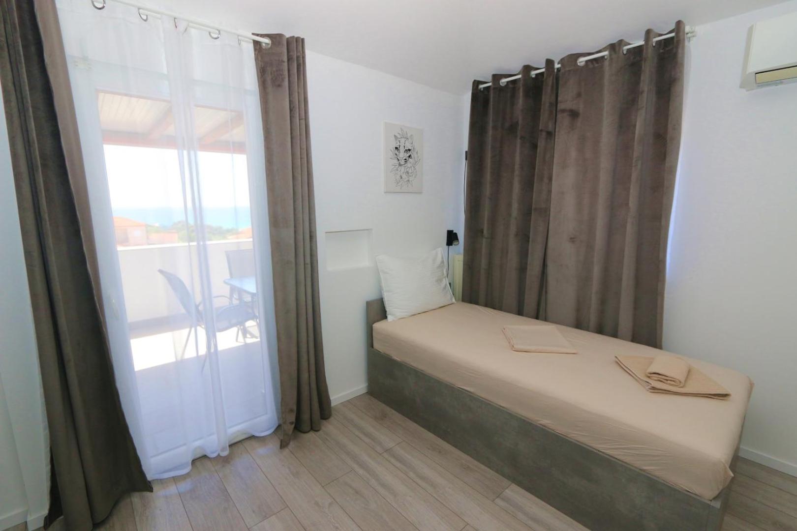 Triple Room - Photo 9