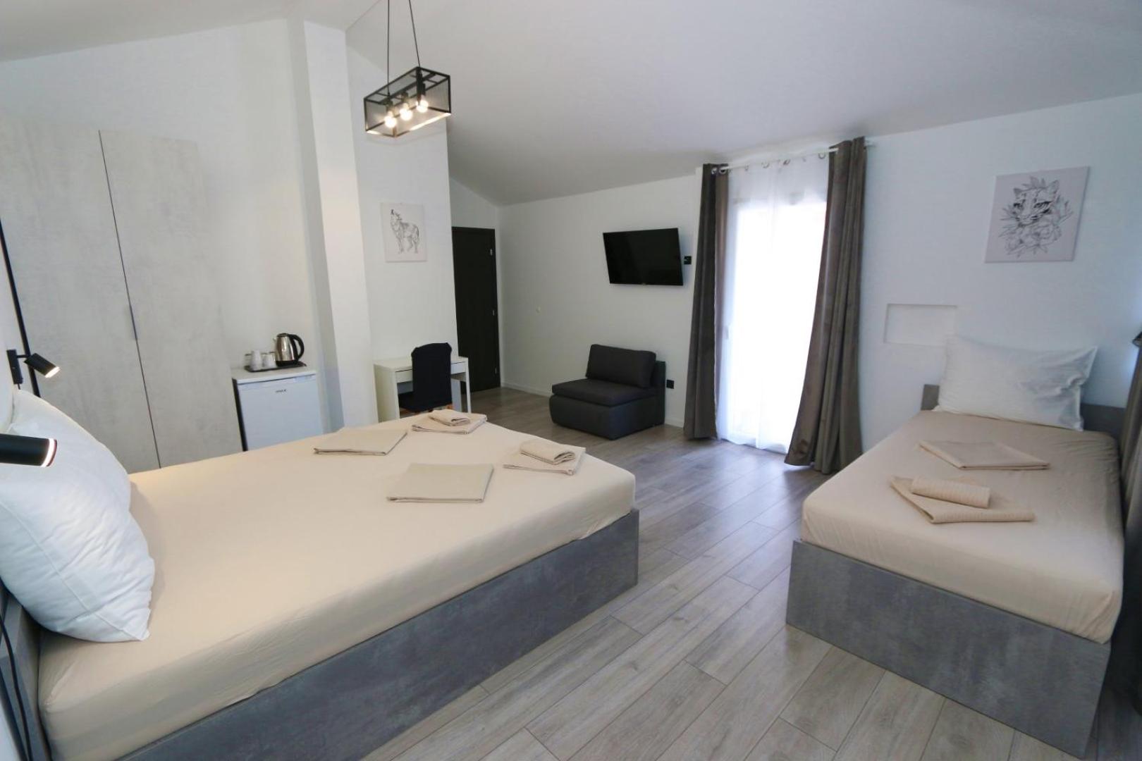 Triple Room - Photo 8