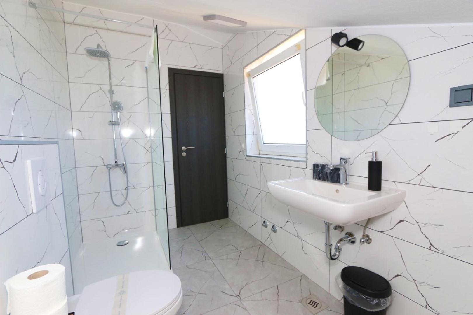 Triple Room - Photo 17