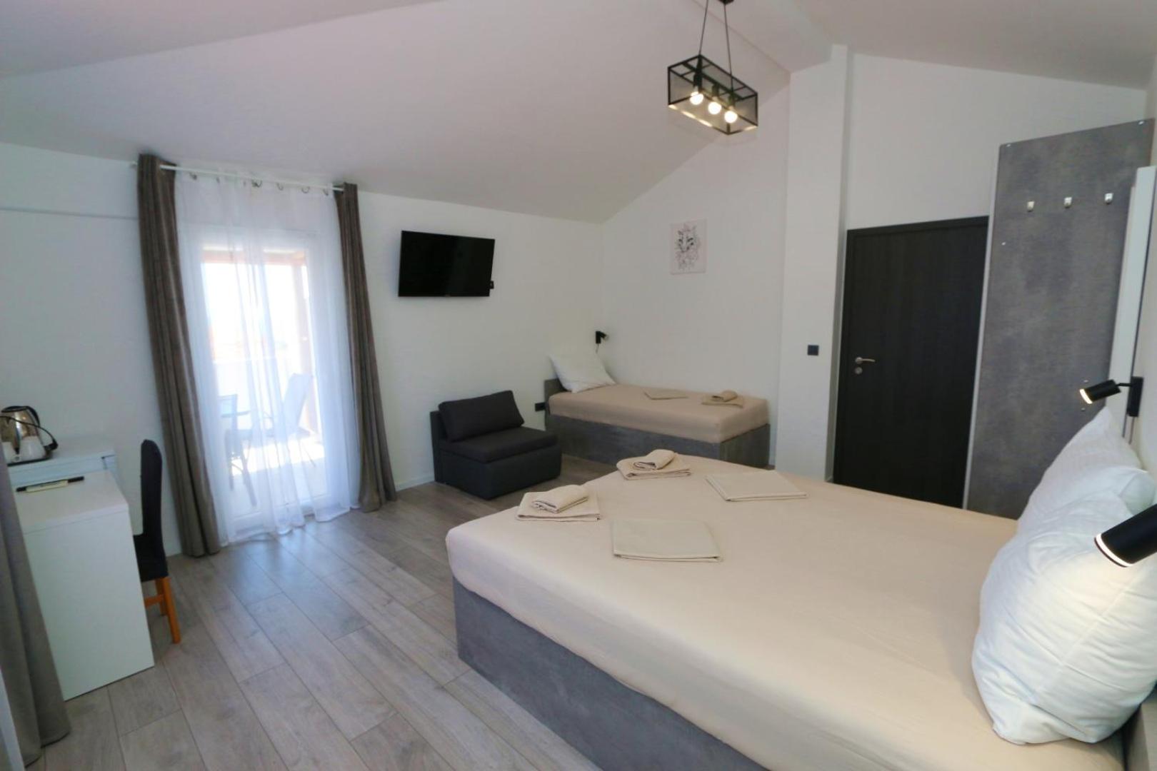 Triple Room - Photo 36