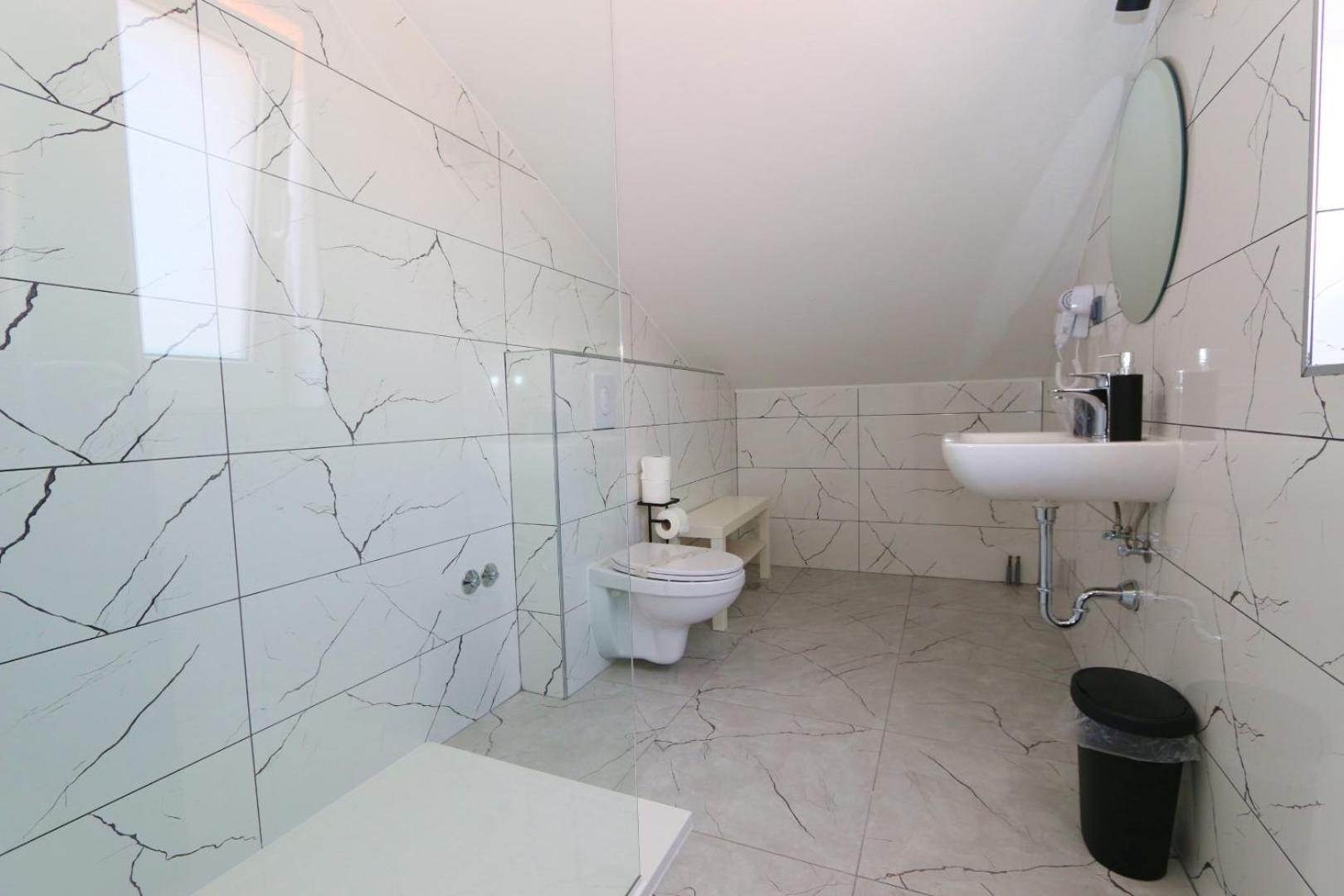 Triple Room - Photo 22