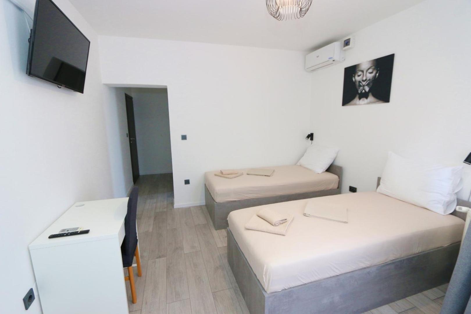 Double Room with Terrace and Mountain View - Photo 10