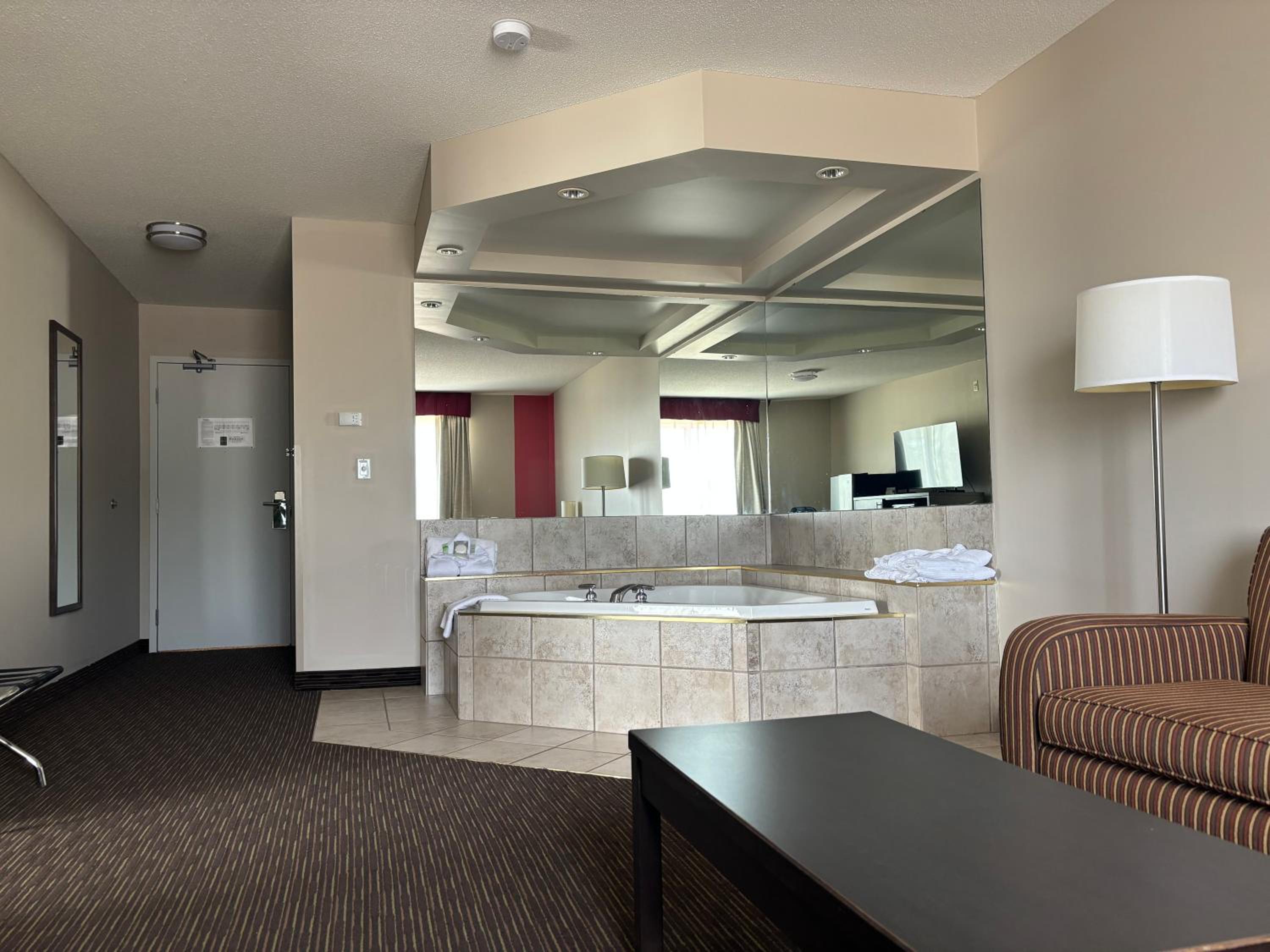 Deluxe Suite with Spa Bath