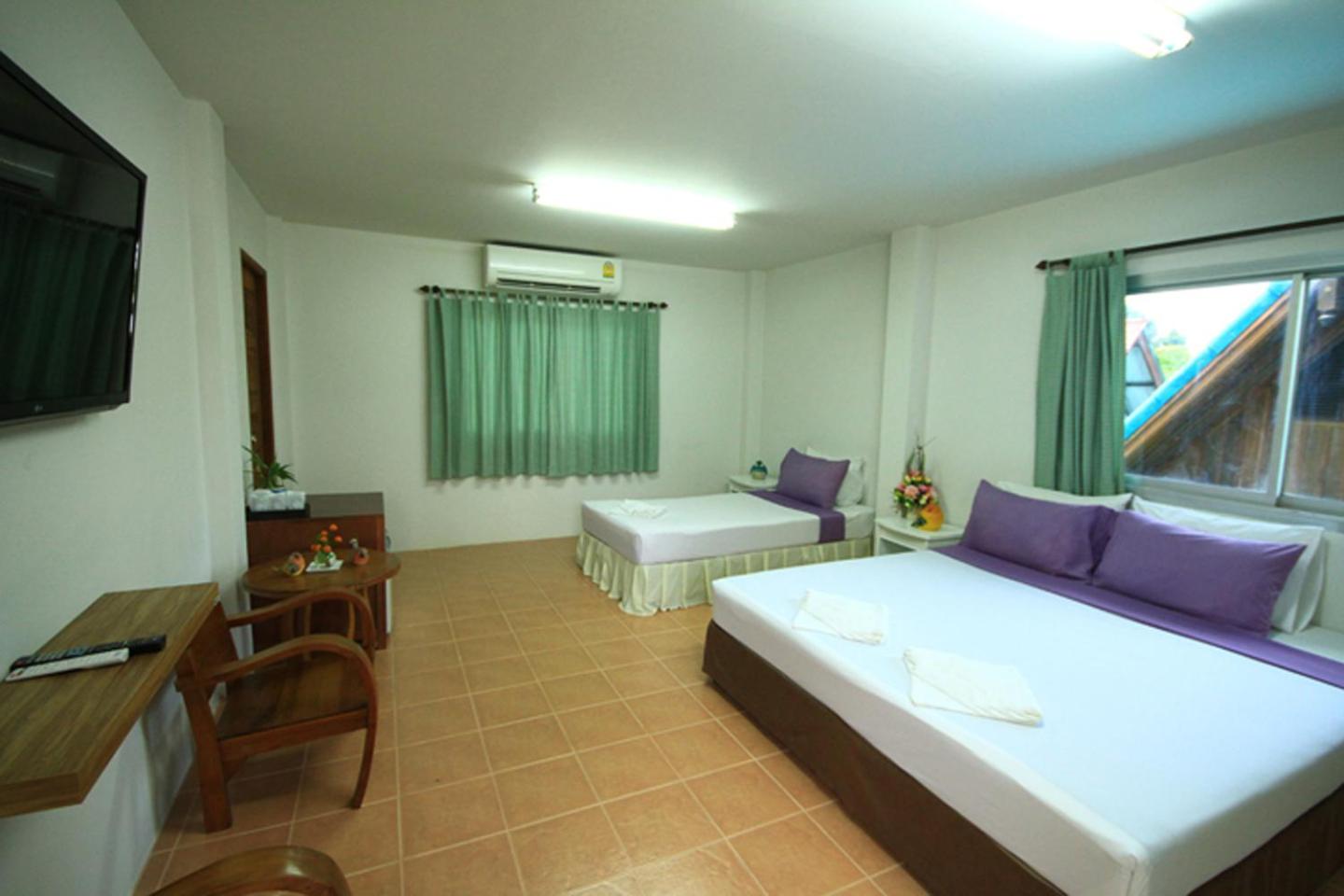 Deluxe Family Room photo 3