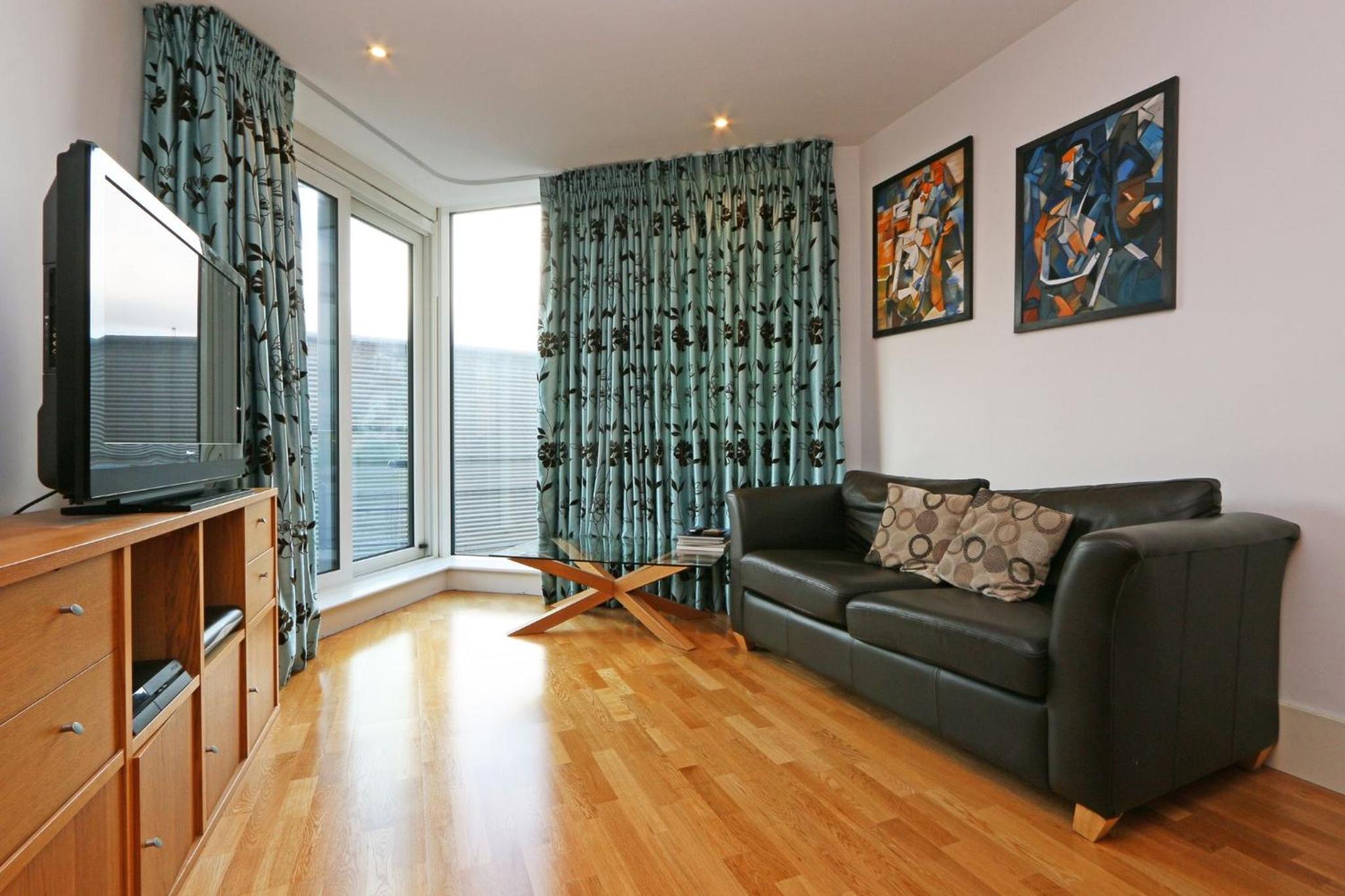 One-Bedroom Apartment photo 1