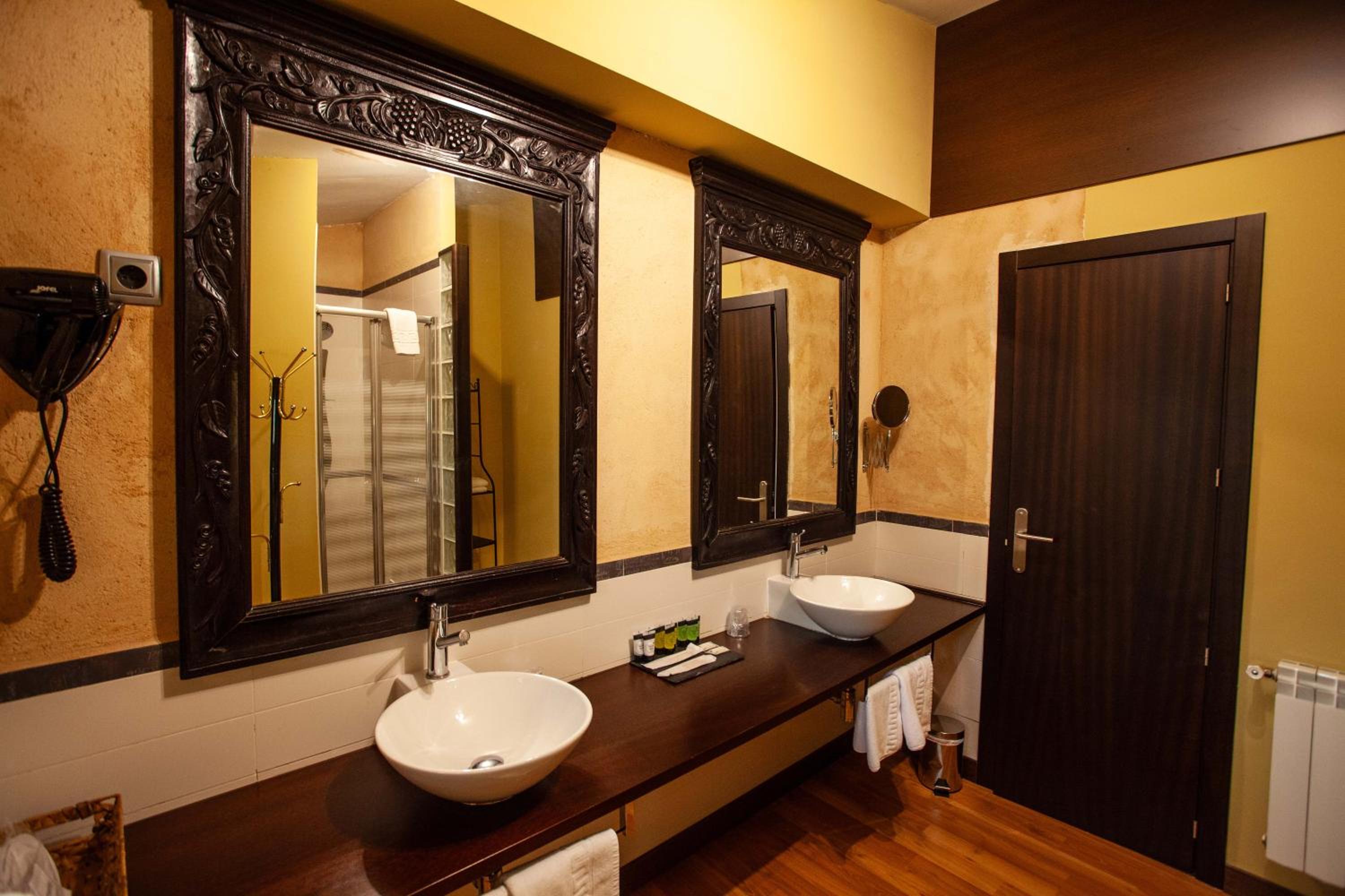 Suite - Photo 2
