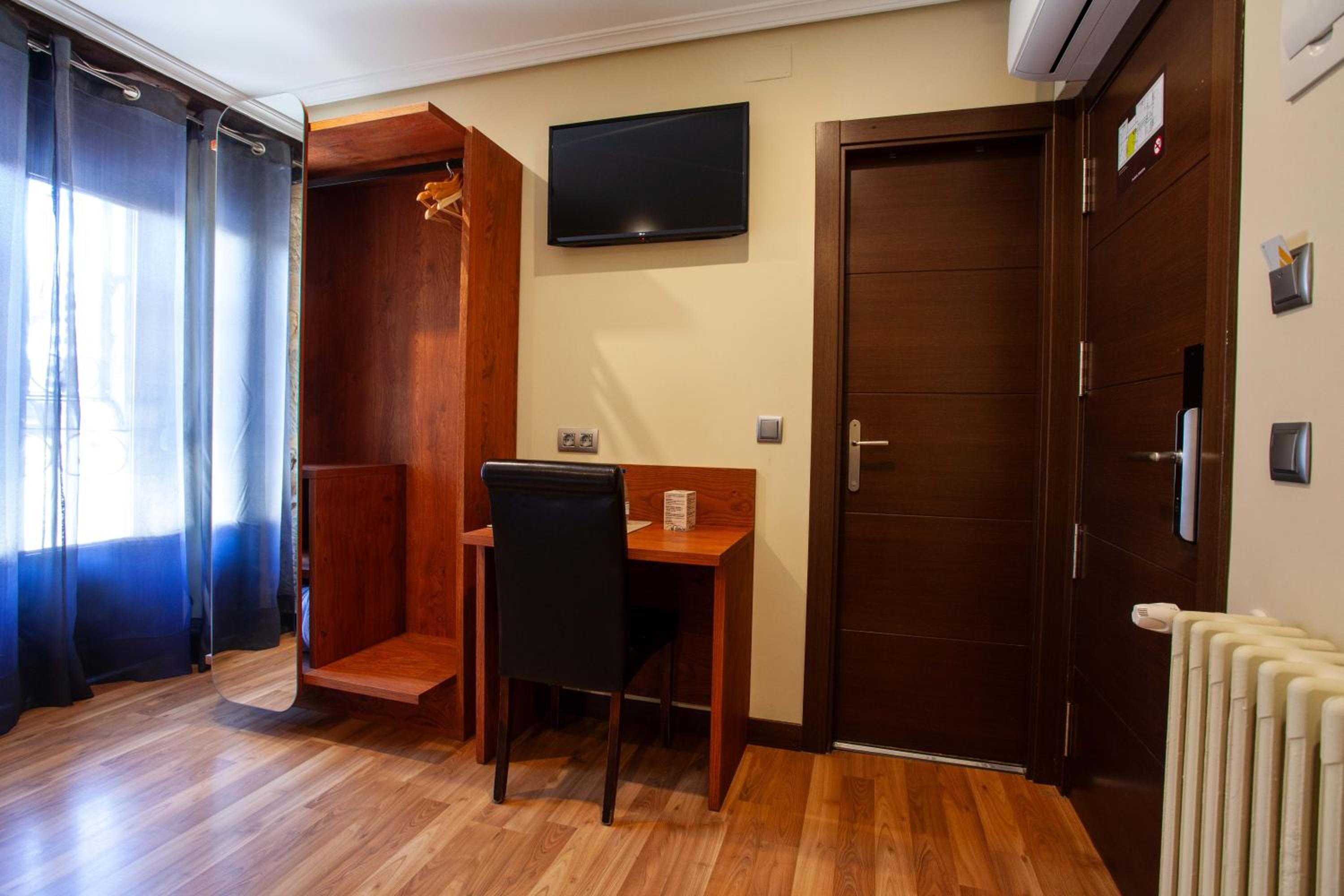 Economy Double Room - Photo 2