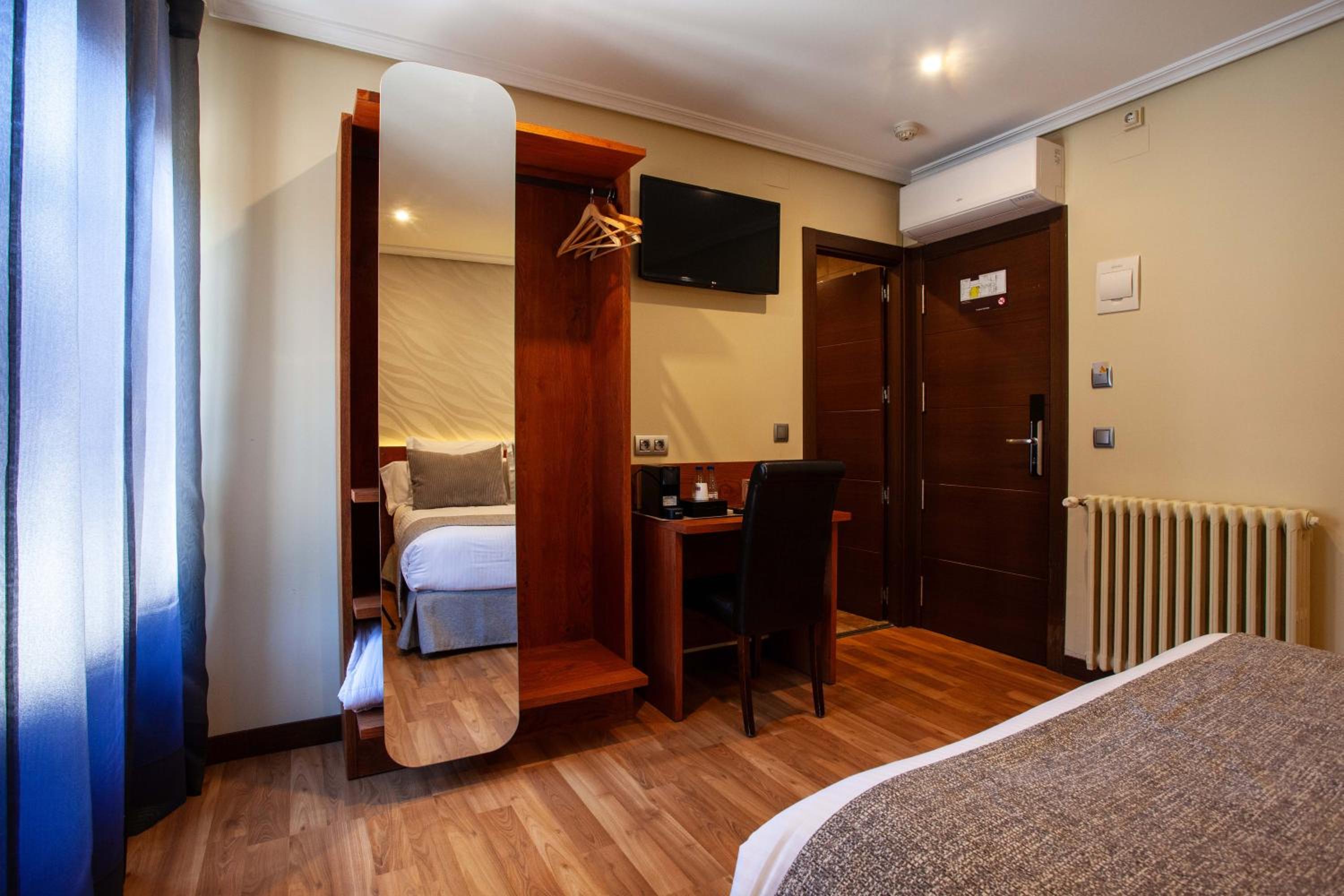 Economy Double Room - Photo 3