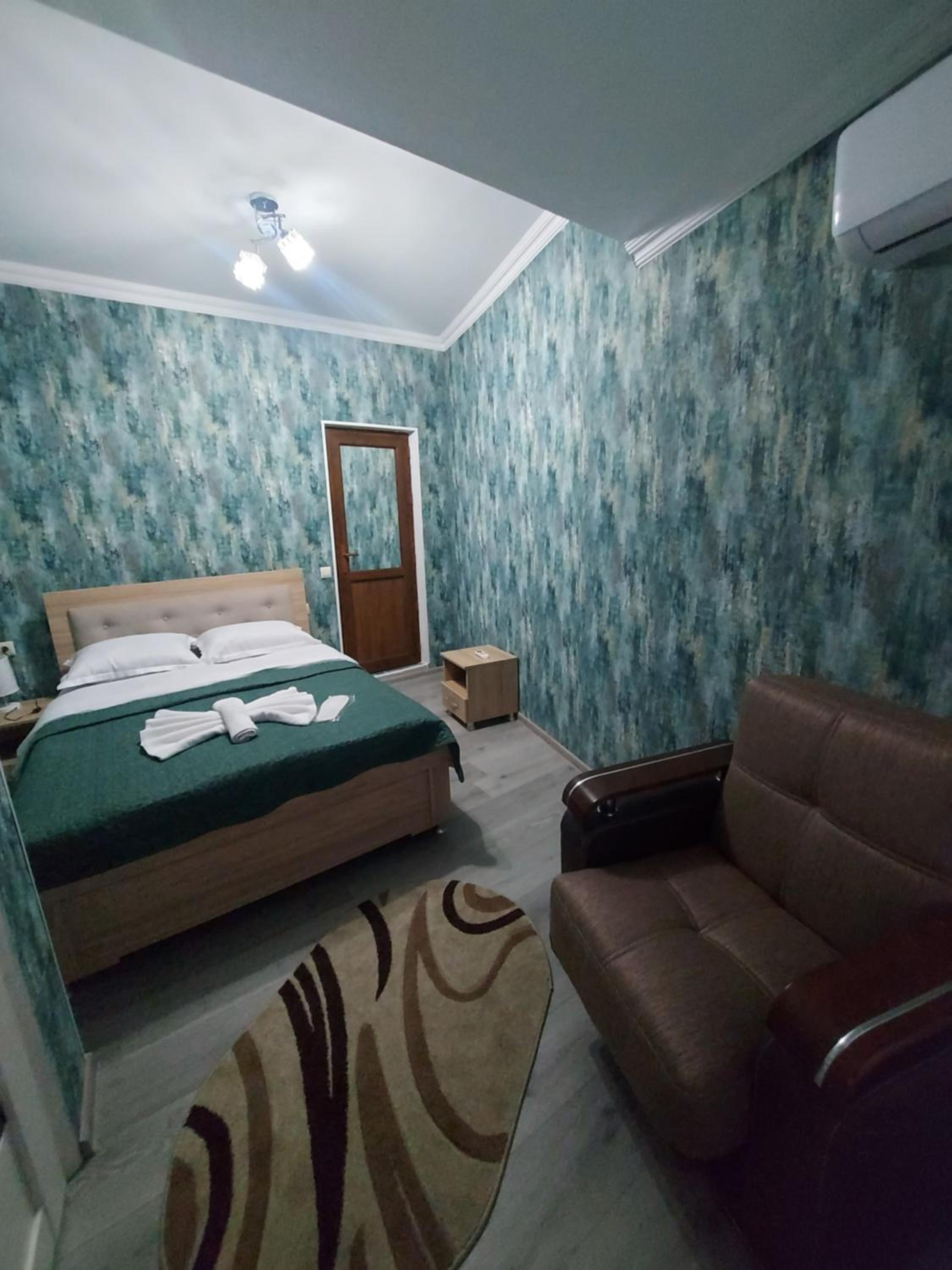 Large Double Room photo 2