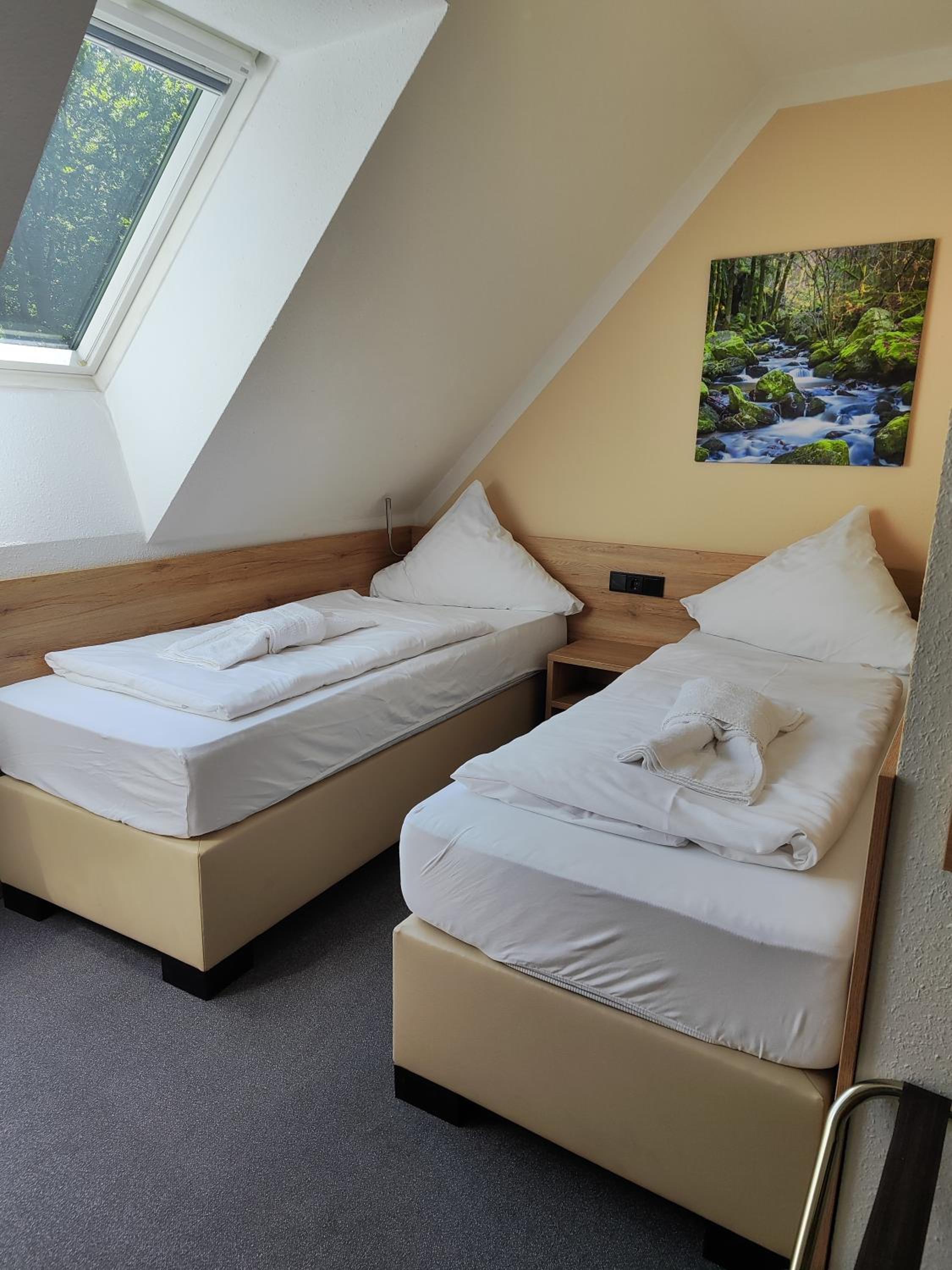 Small Double or Twin Room photo 3