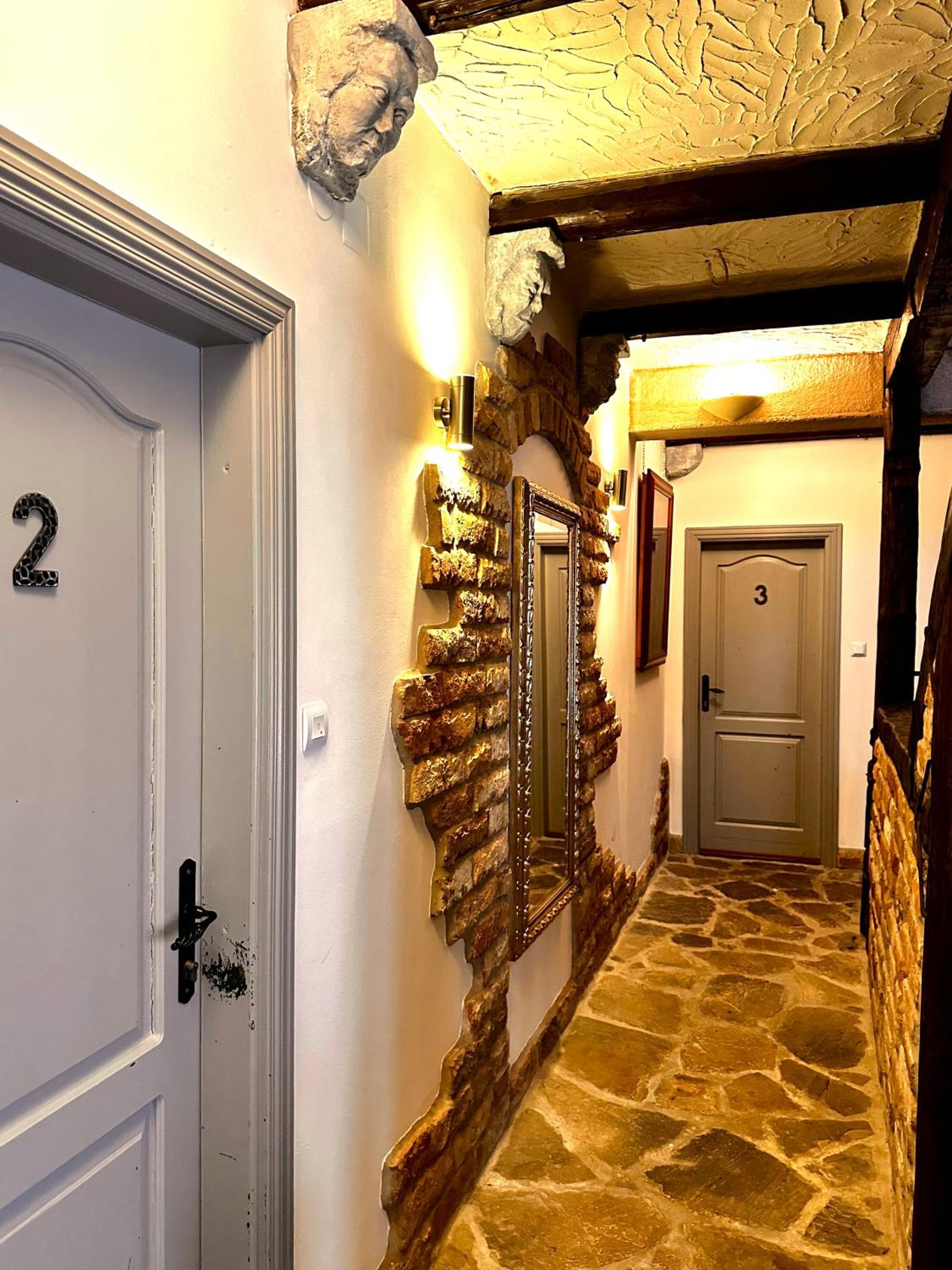 Standard Double Room - Photo 3