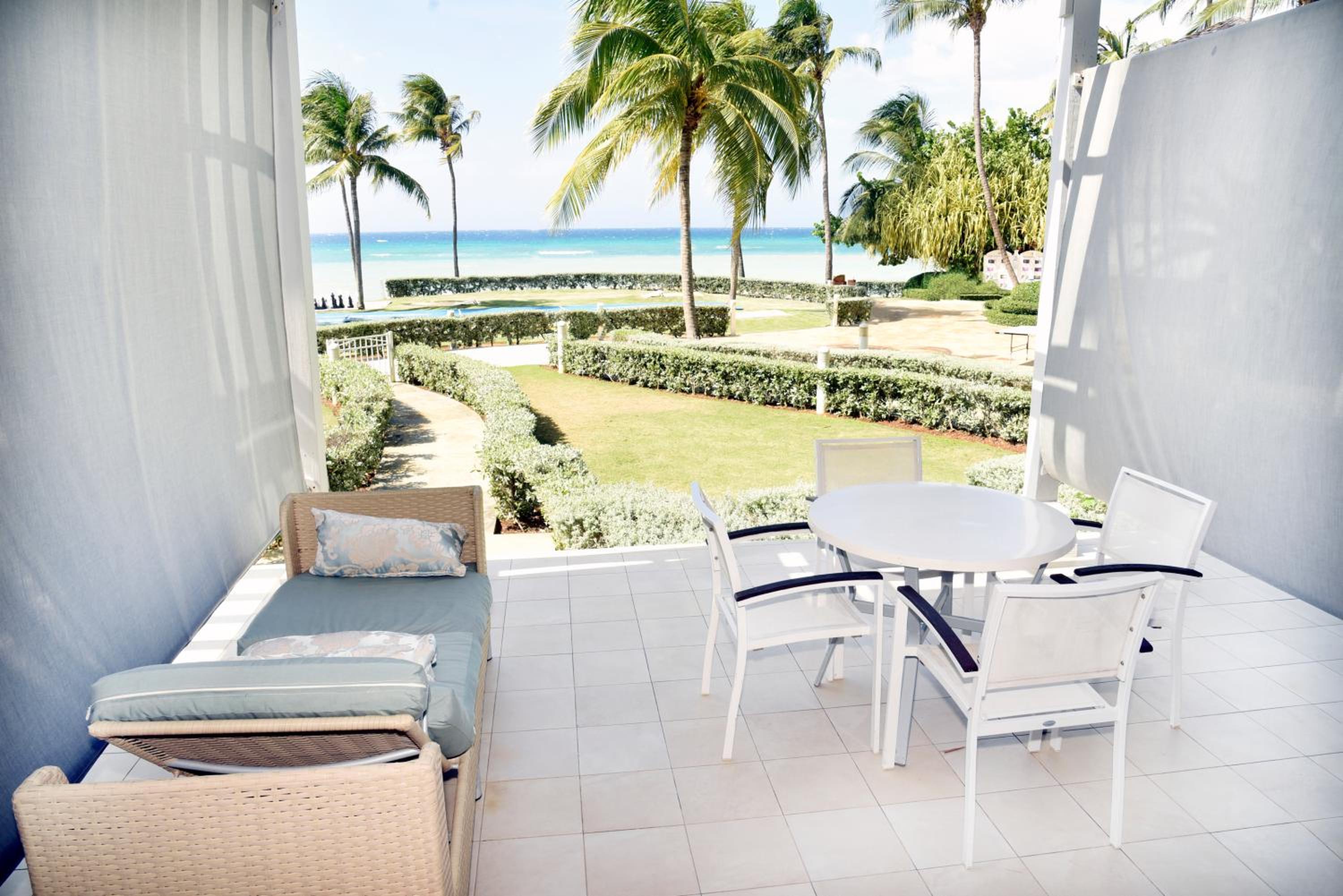 Ocean Front Walk out - 2 Queen Beds (Q2TF) photo 2