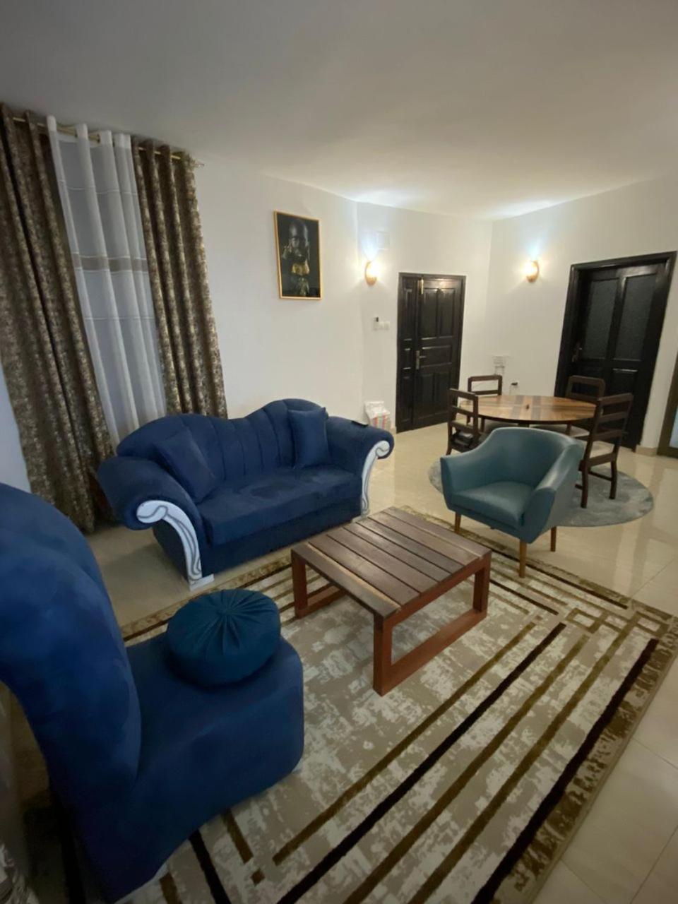 One-Bedroom Apartment photo 1