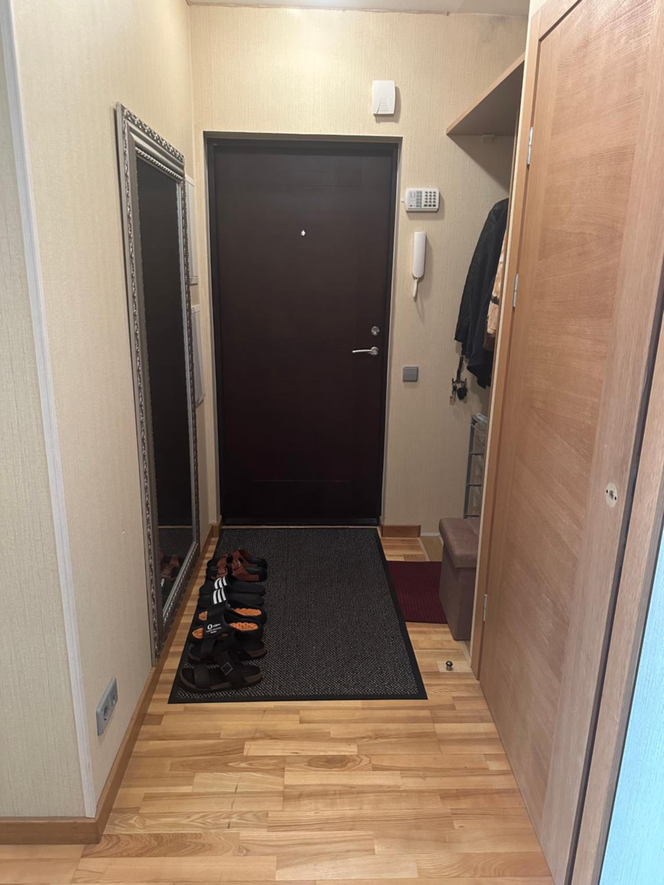 One-Bedroom Apartment photo 1