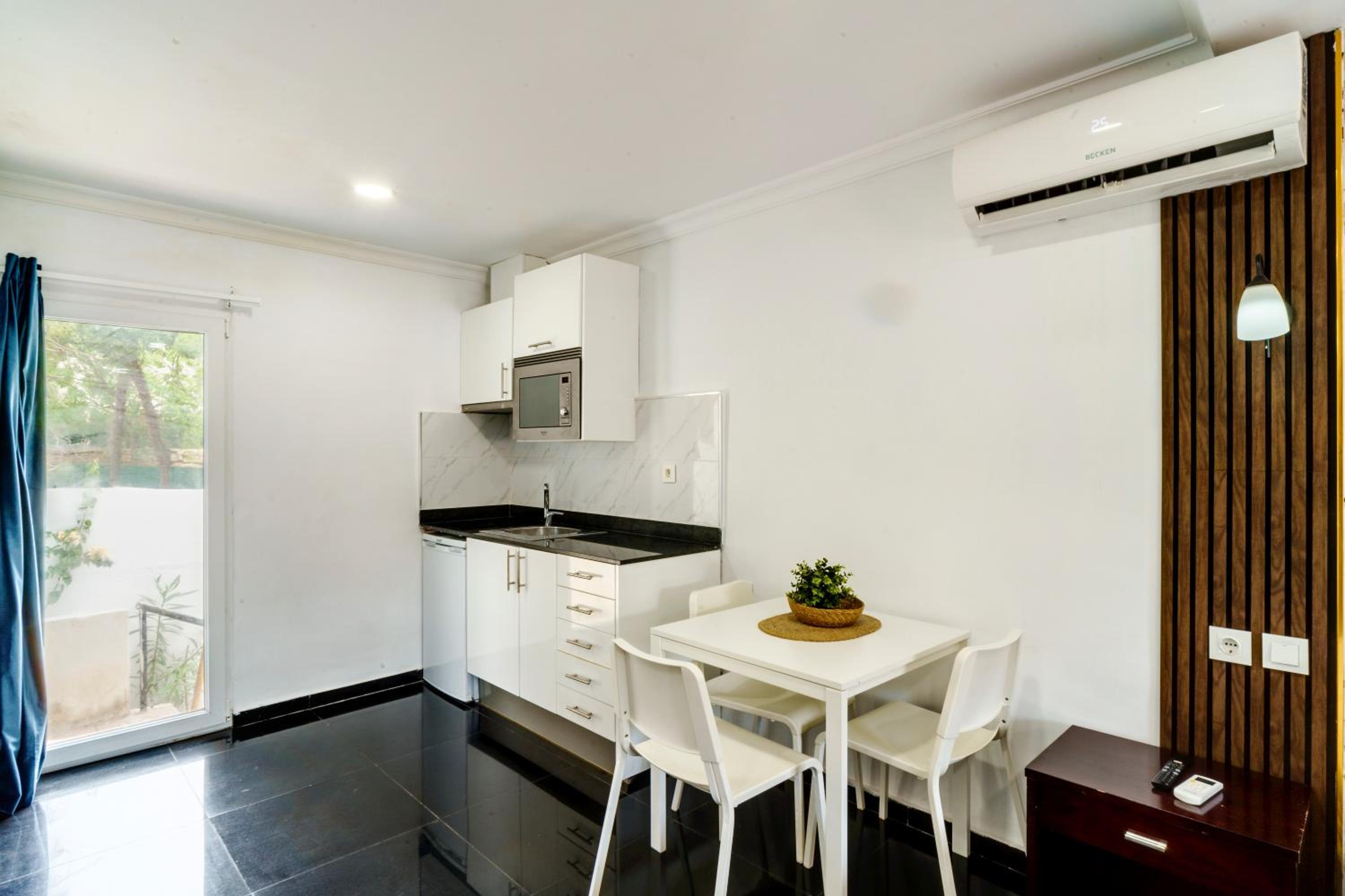 Family Studio - Photo 12