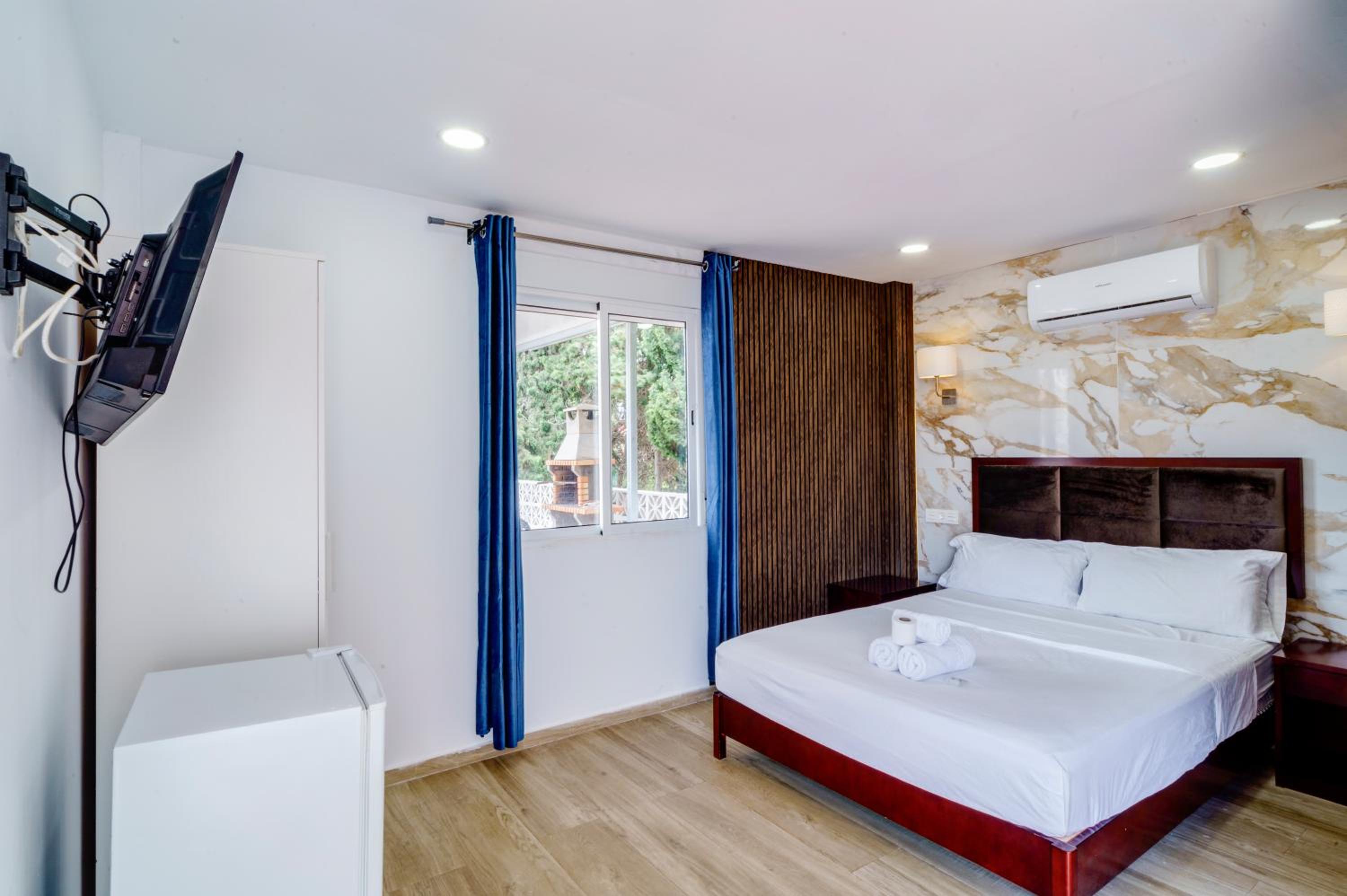 Double Room - Photo 5