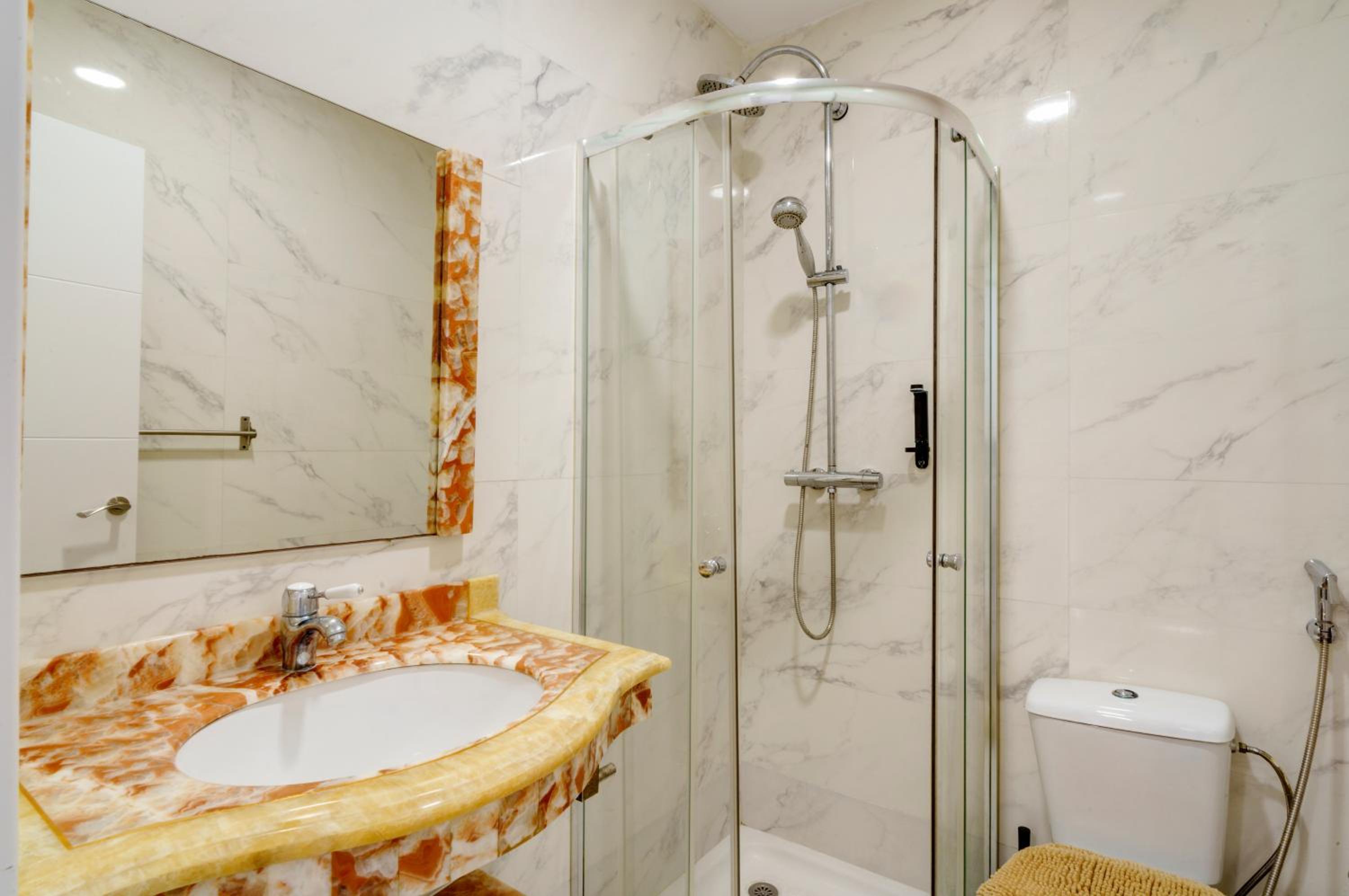 Double Room - Photo 7