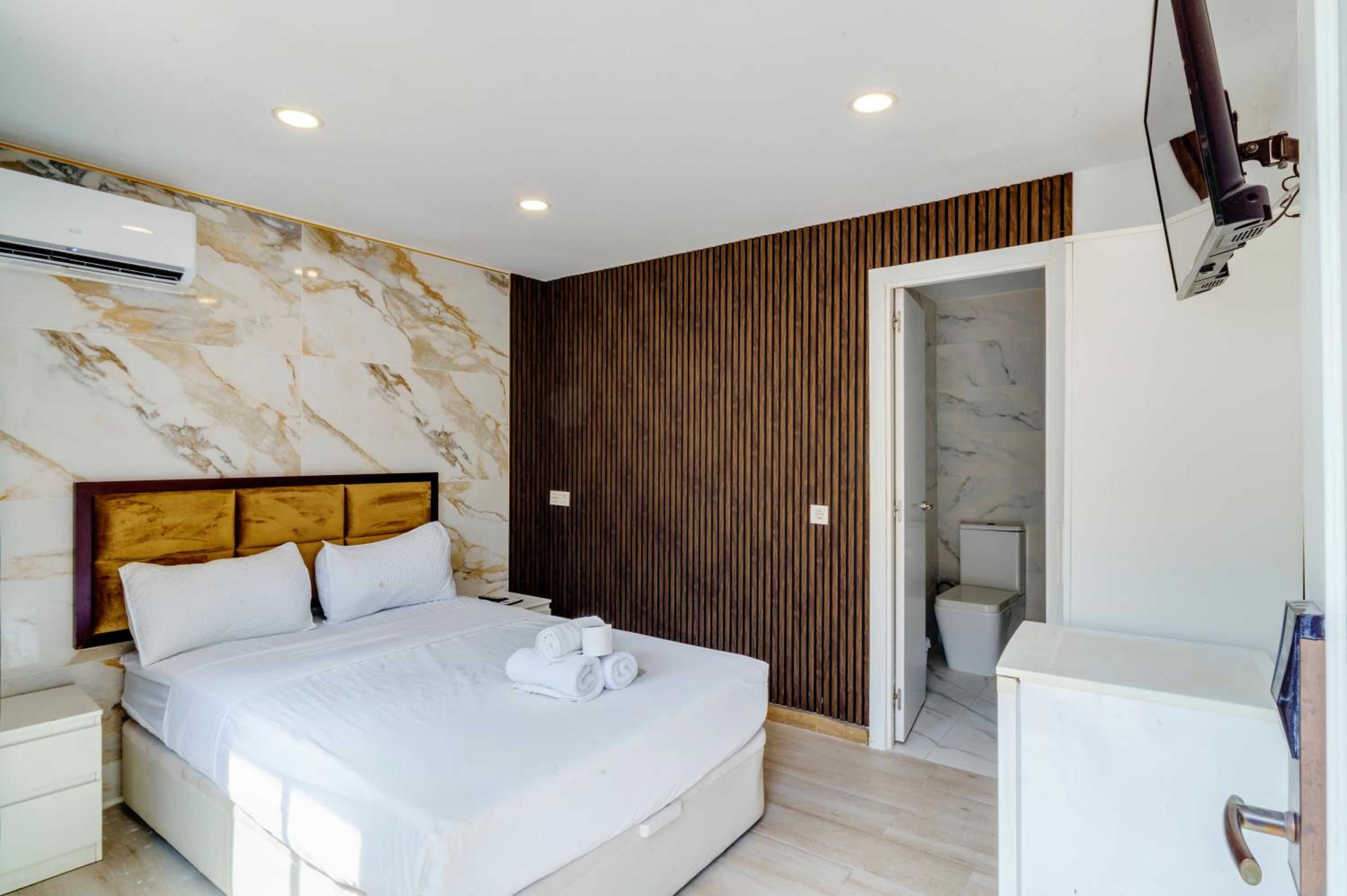 Double Room - Photo 15
