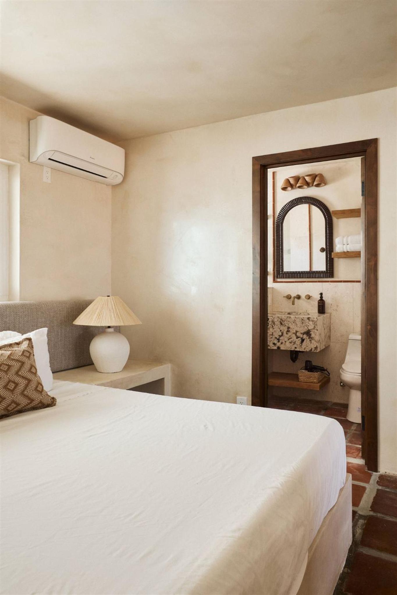 Junior Suite with Ocean View - Photo 4