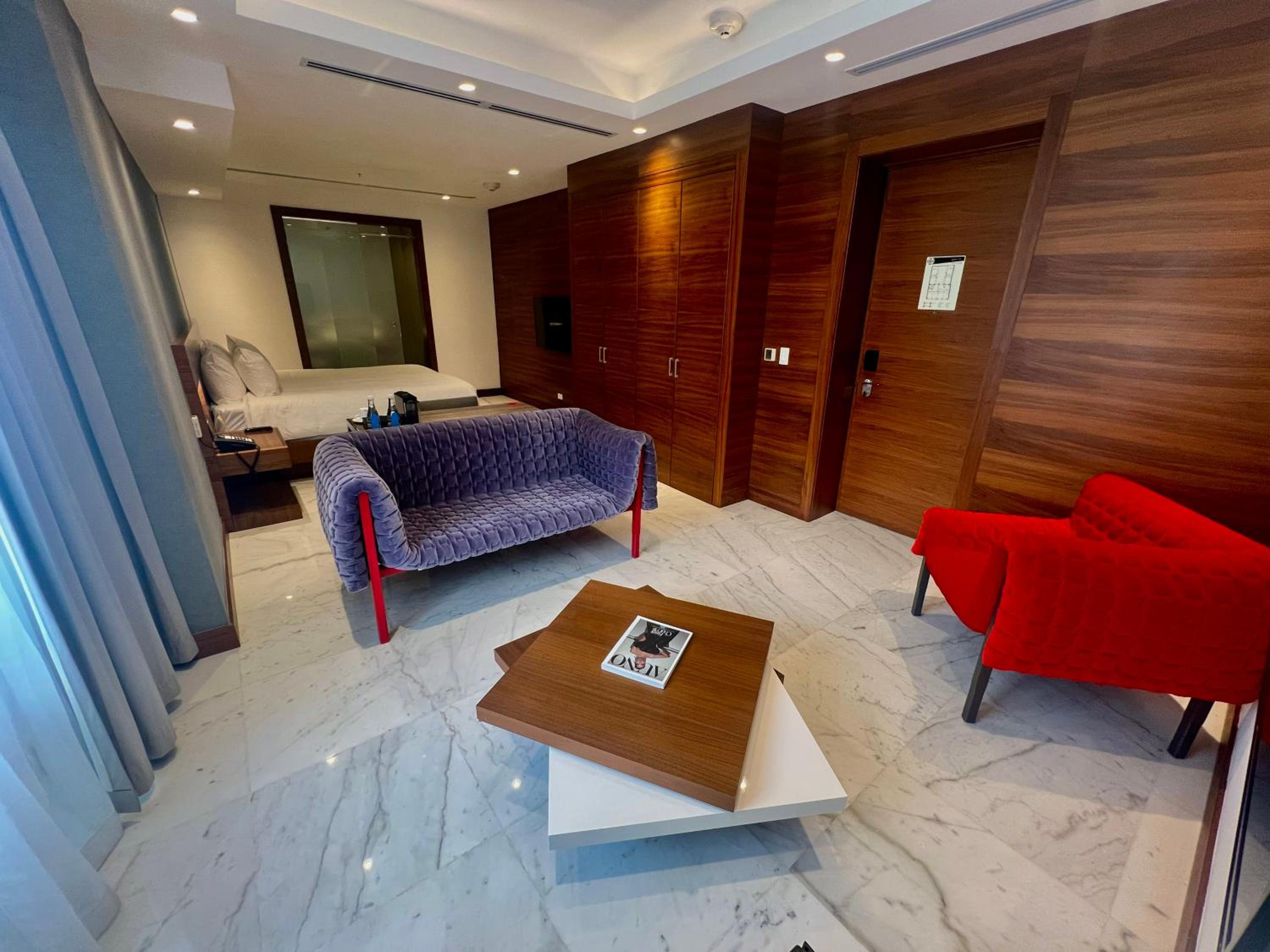 Suite - Photo 2