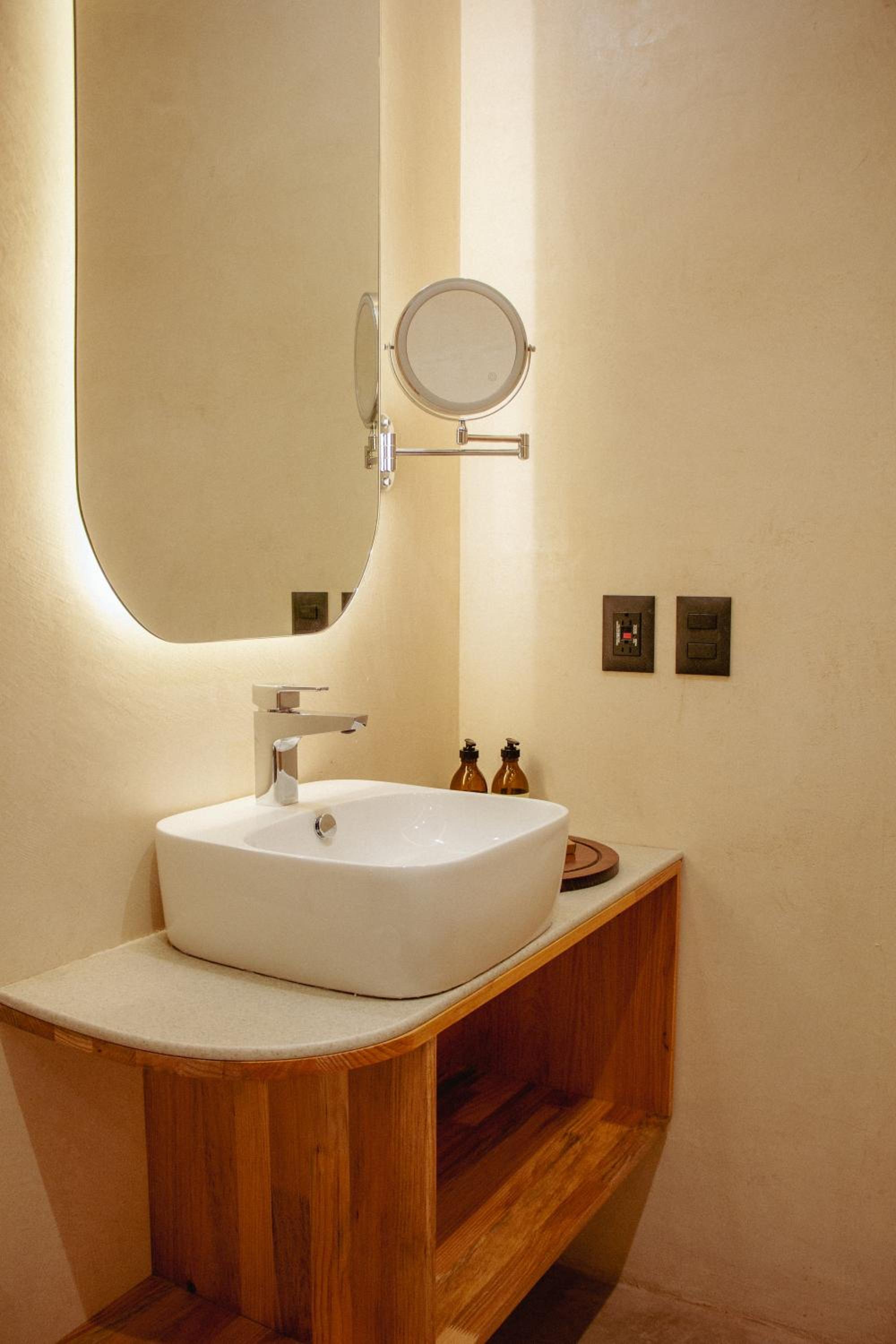 Standard Double Room - Photo 5
