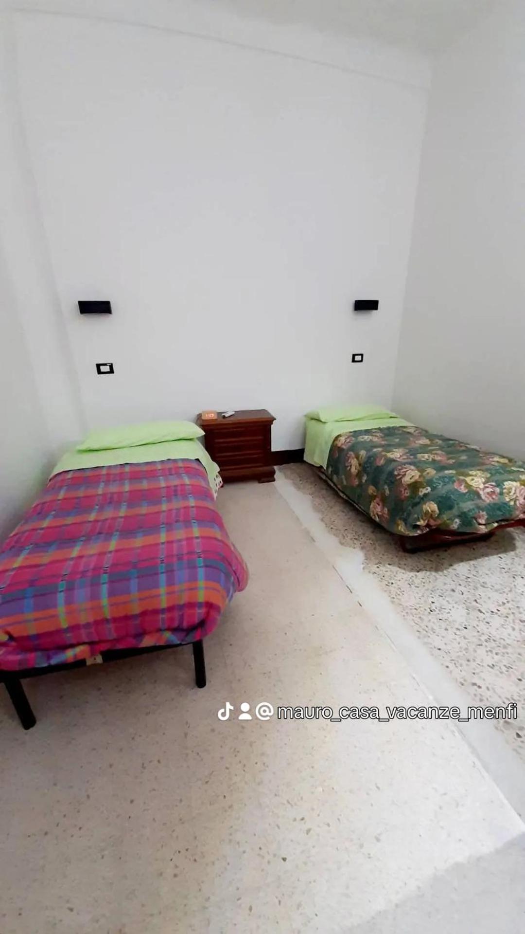 Twin Room with Shared Toilet photo 1