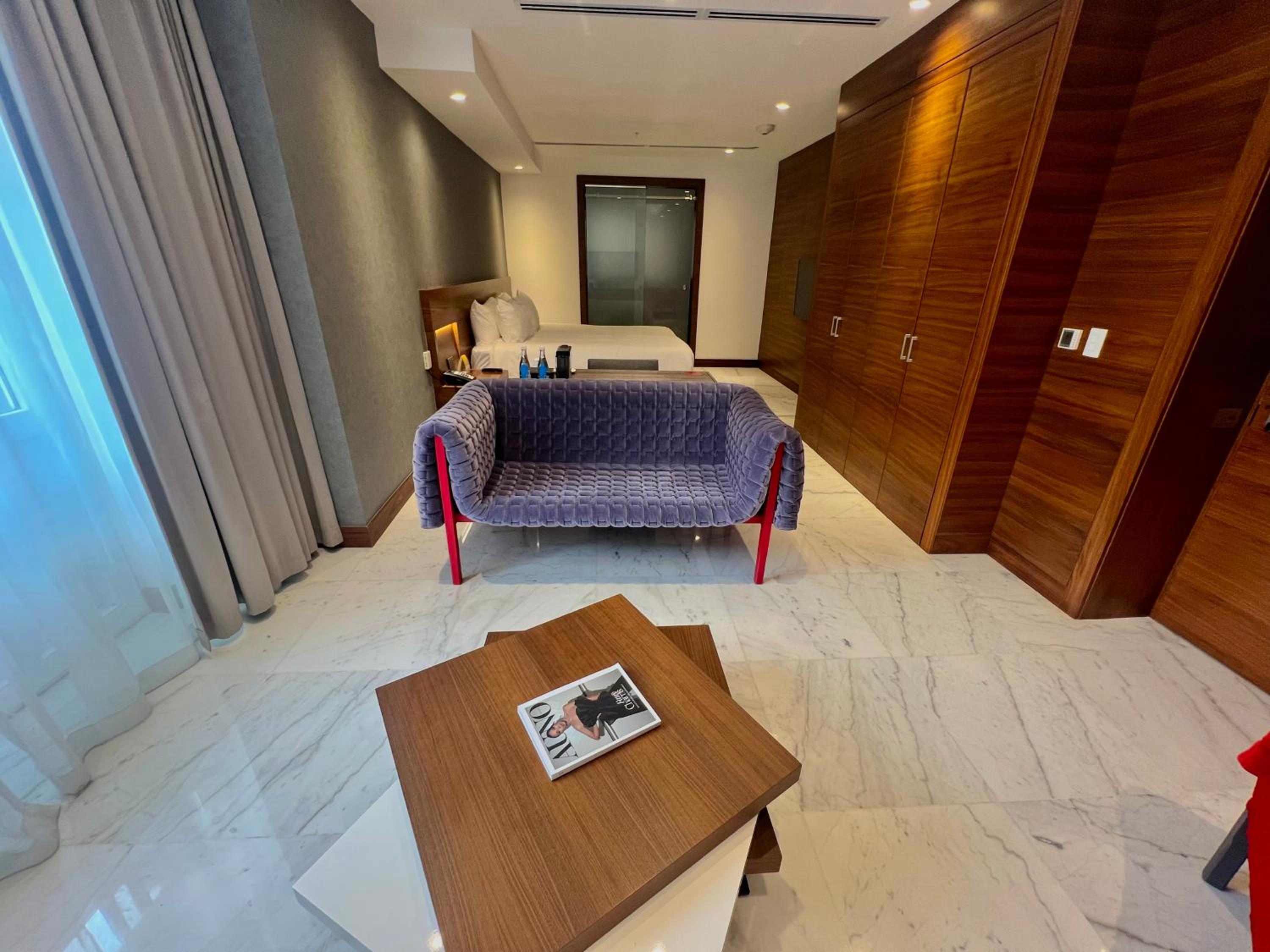 Suite - Photo 4