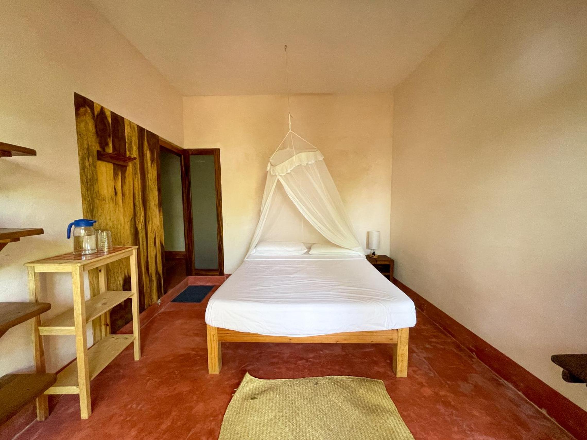 Budget Double Room - Photo 10