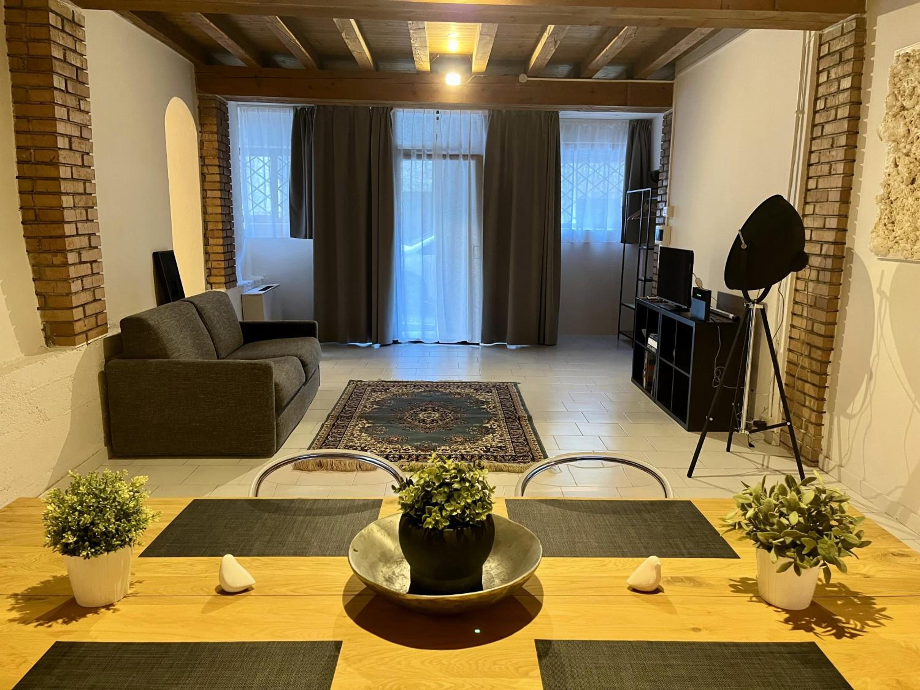 One-Bedroom Apartment photo 1