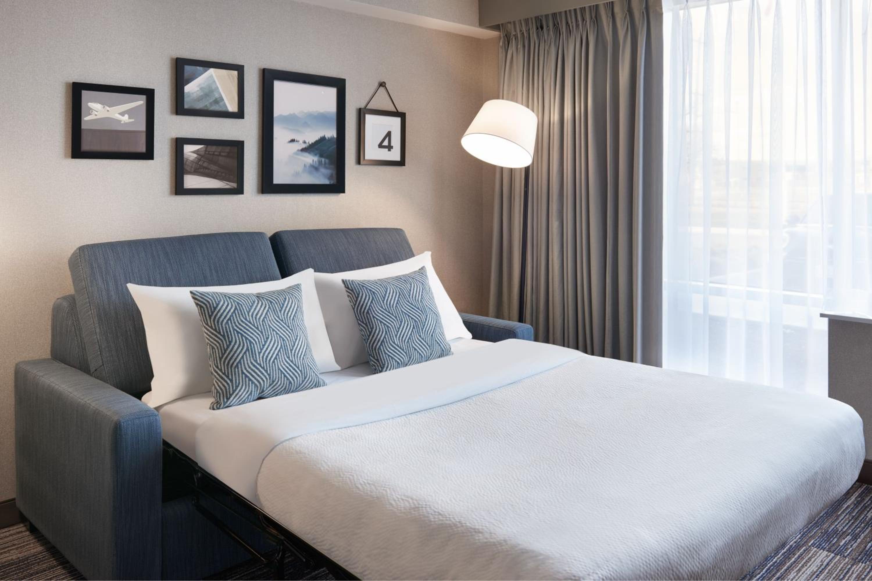 Deluxe King Room - Photo 3