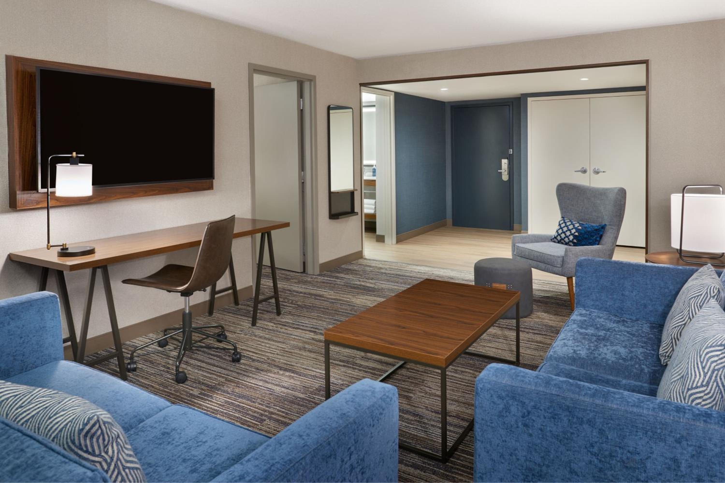 One-Bedroom King Suite  - Photo 2