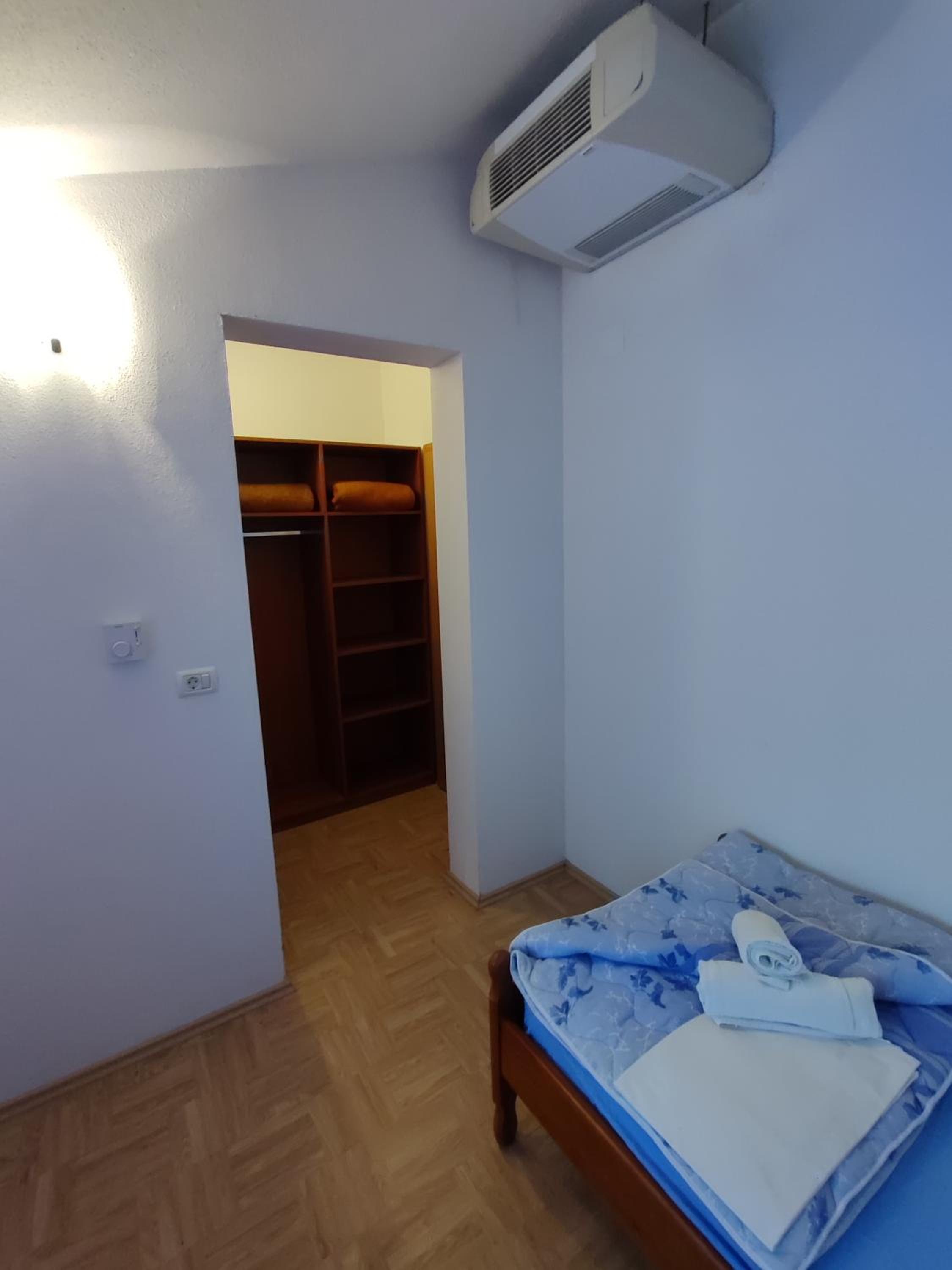 Economy Twin Room photo 1