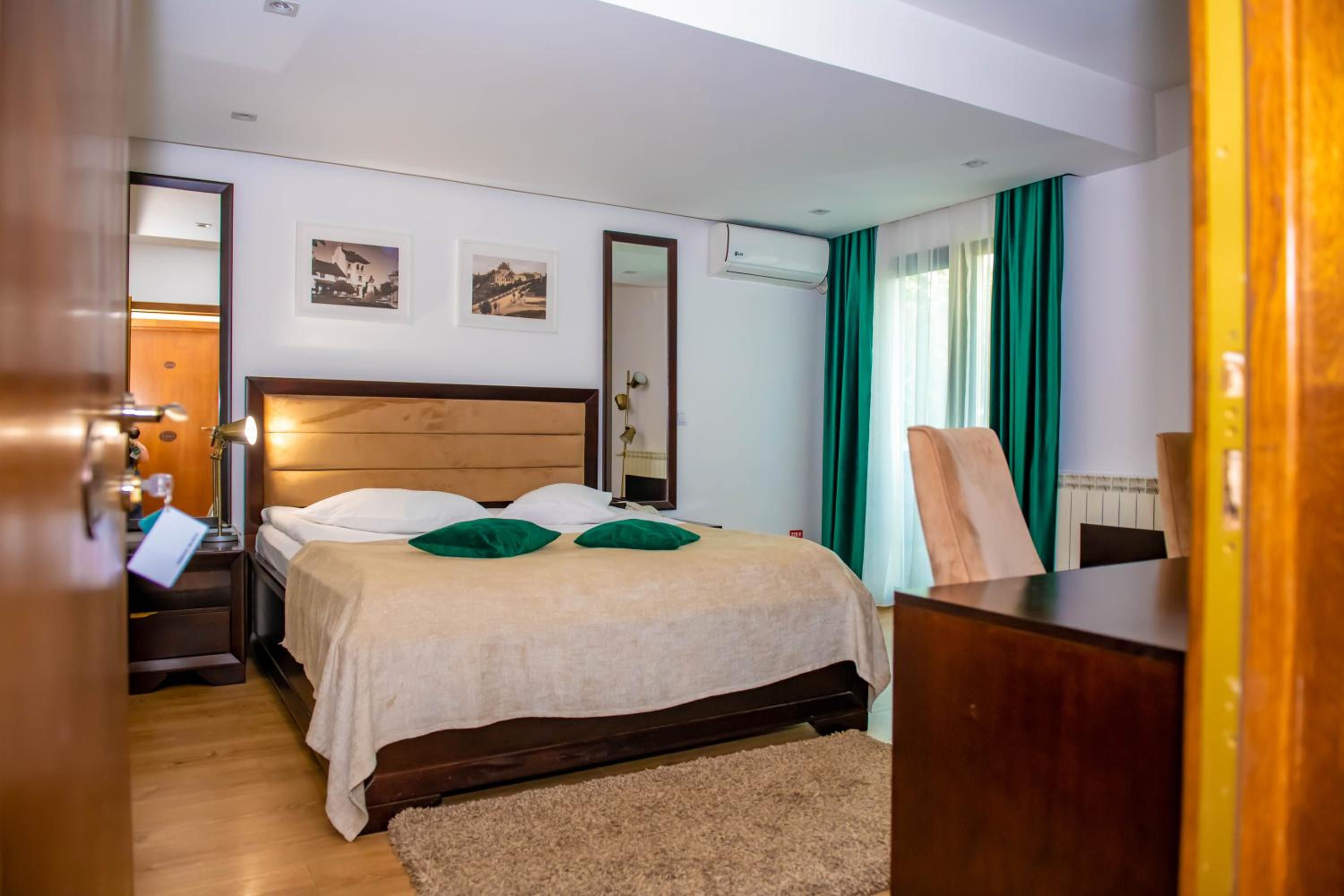 Double Room - Photo 34