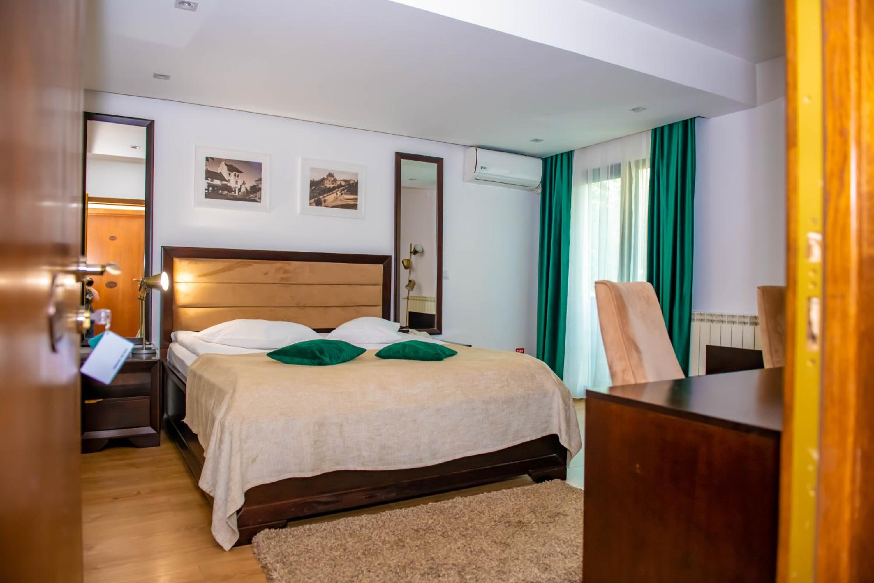 Double Room - Photo 35